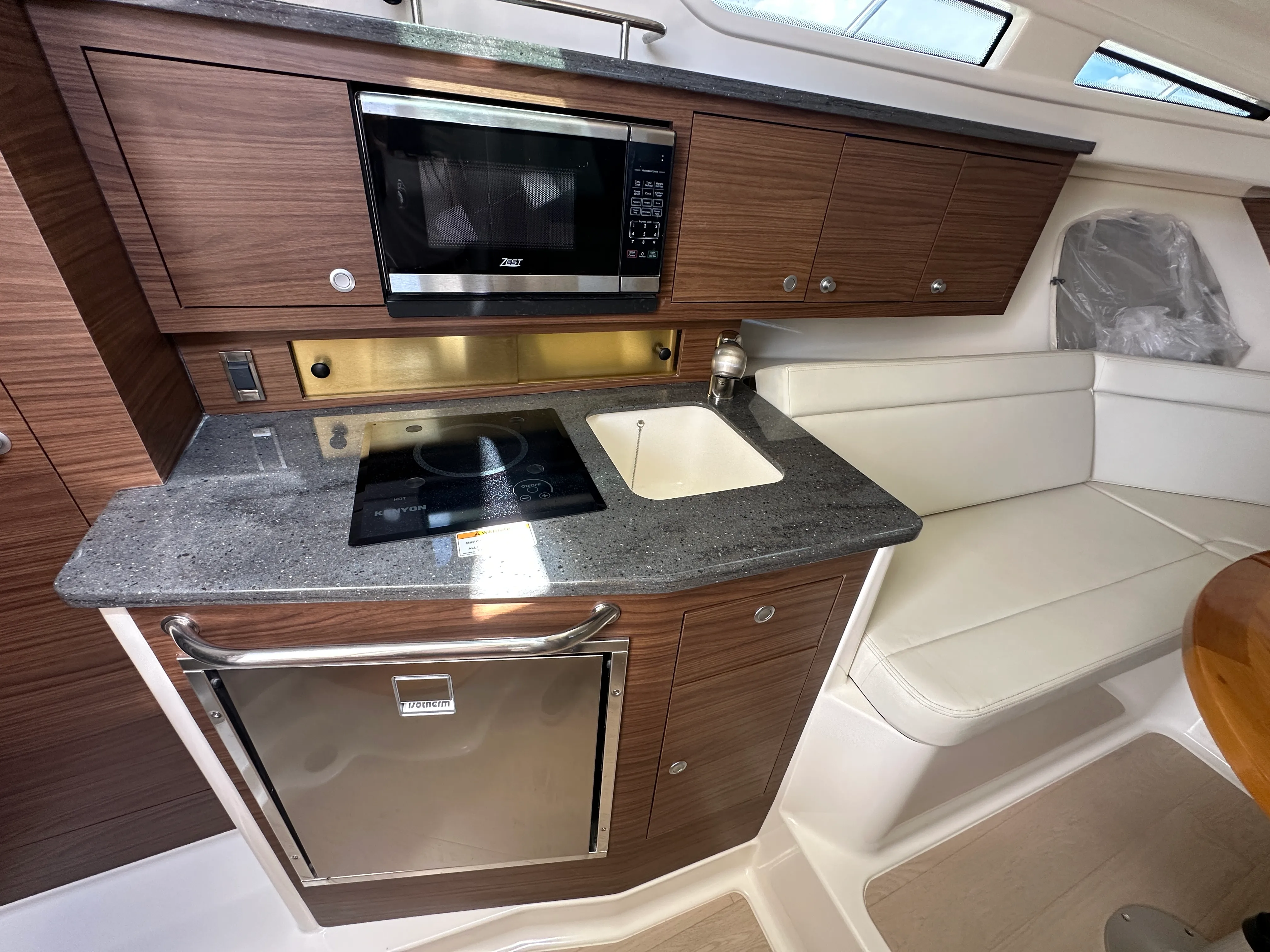 2025 Boston Whaler 325 Conquest Image Thumbnail #34