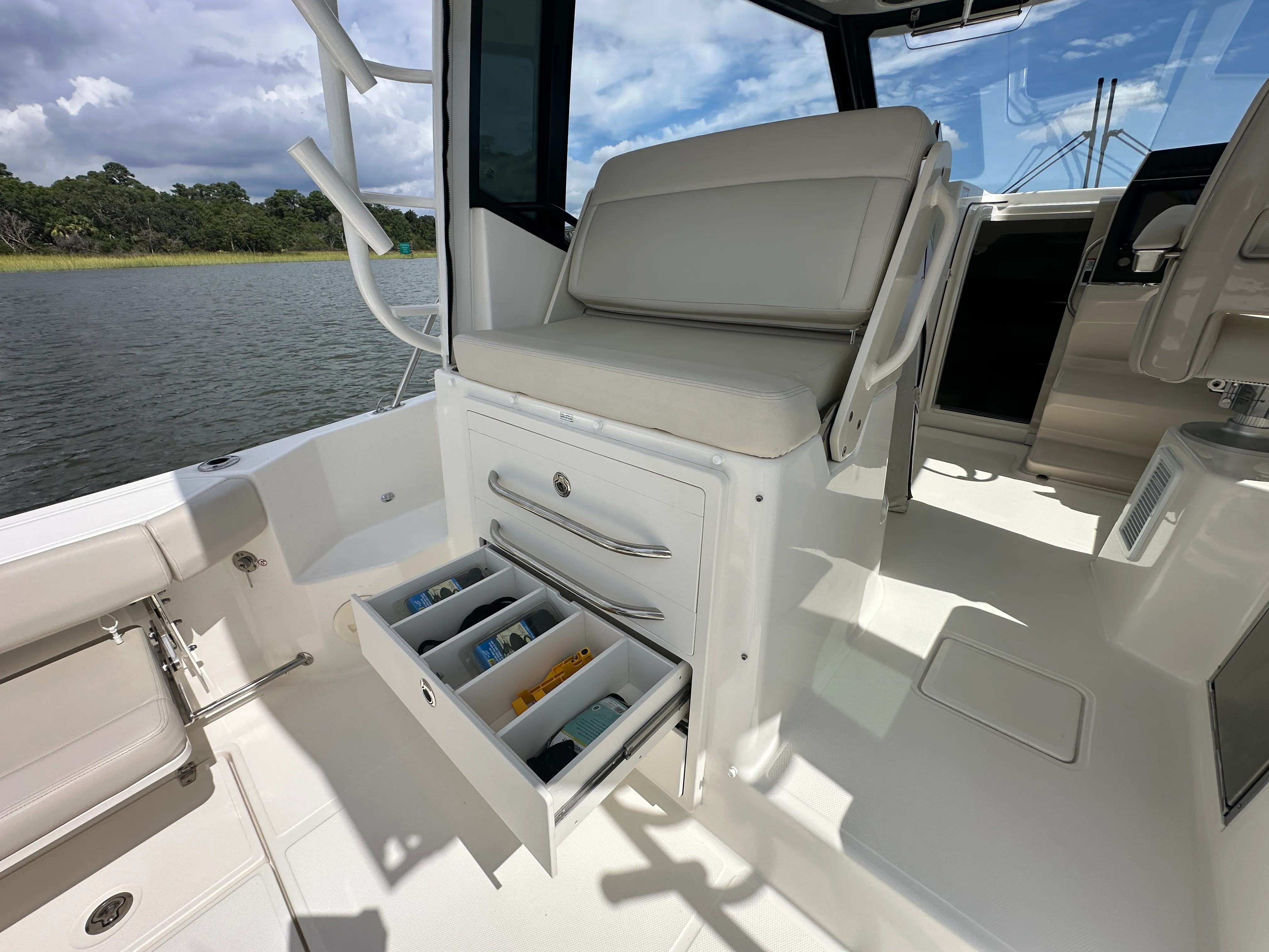 2025 Boston Whaler 325 Conquest Image Thumbnail #23