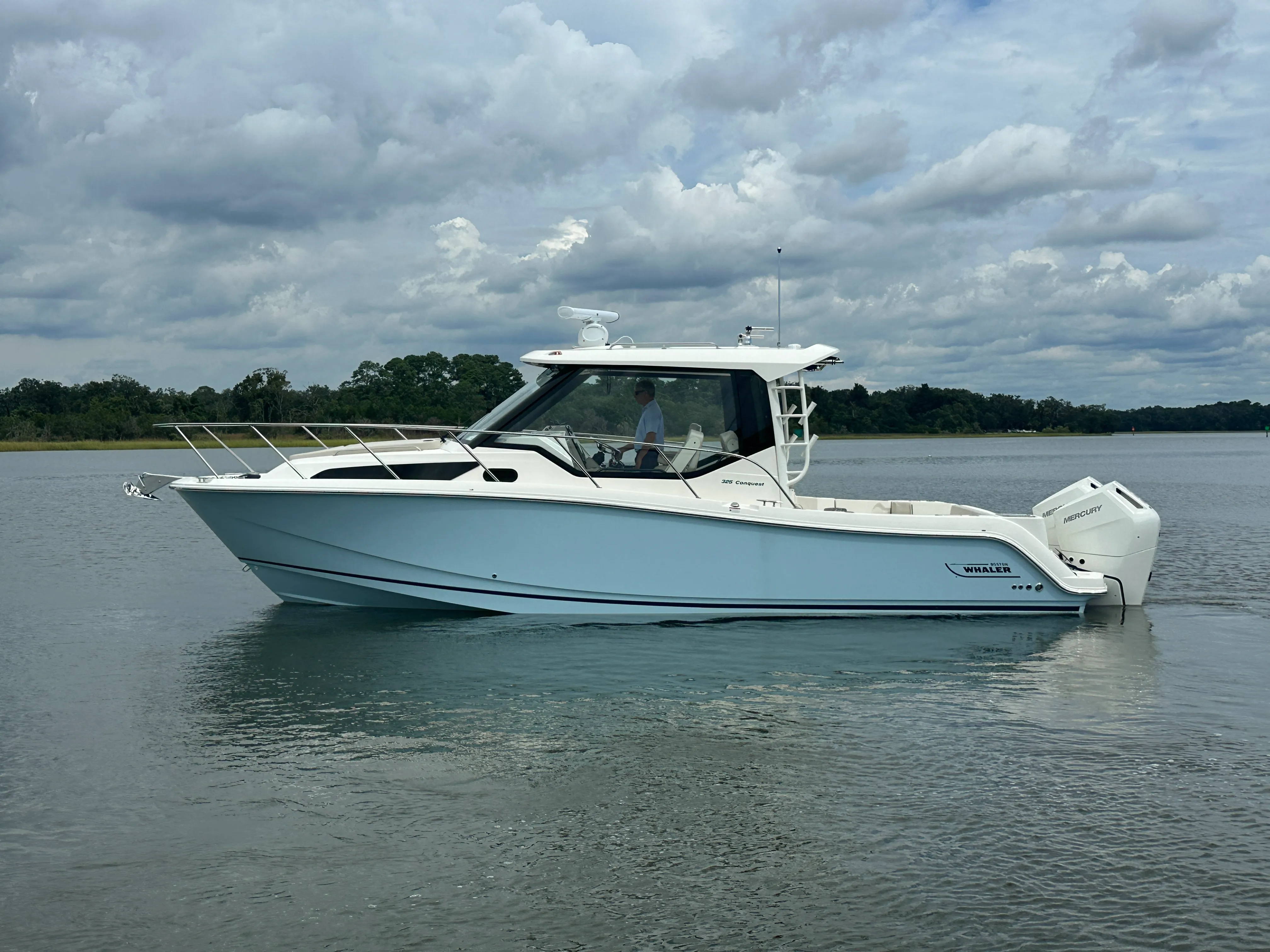 2025 Boston Whaler 325 Conquest Image Thumbnail #7