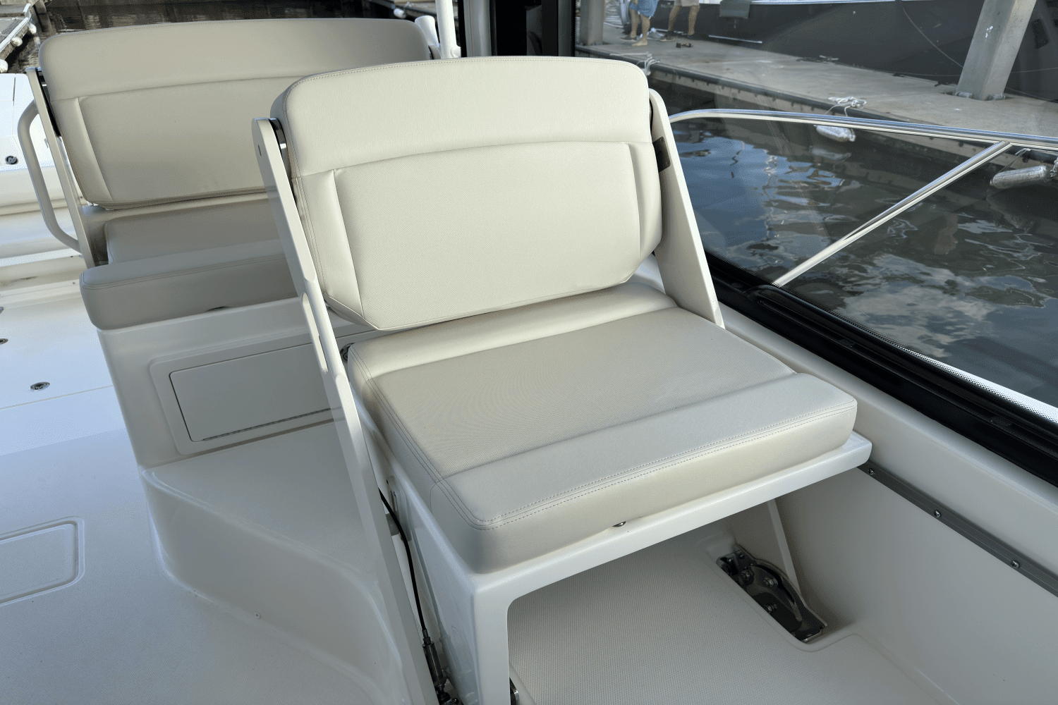 2025 Boston Whaler 325 Conquest Image Thumbnail #14