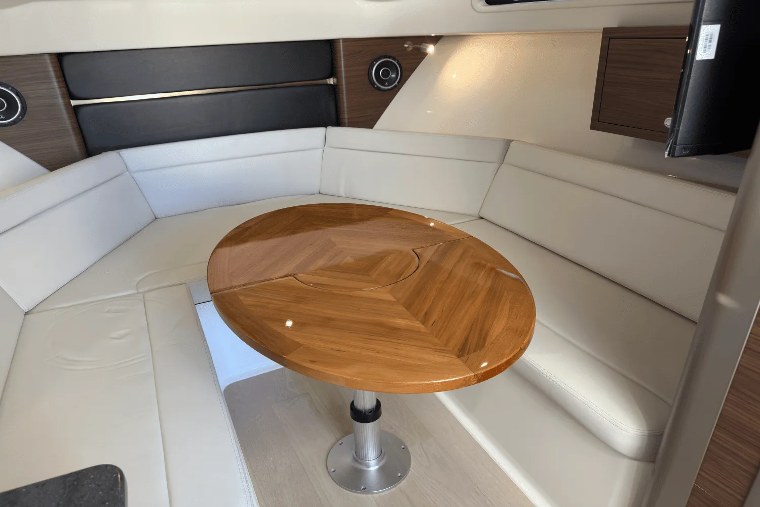 2025 Boston Whaler 325 Conquest Image Thumbnail #17