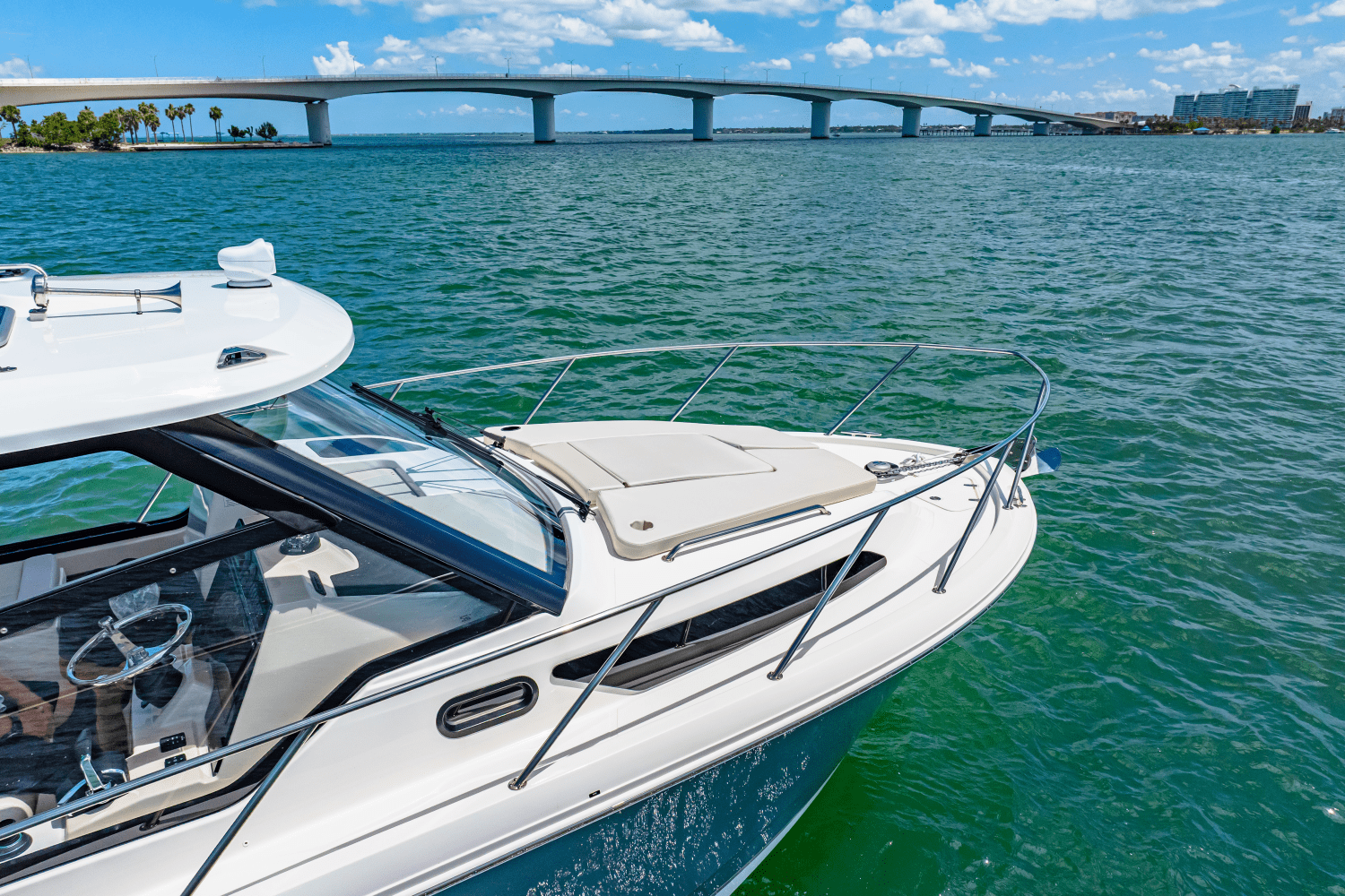 2025 Boston Whaler 325 Conquest Image Thumbnail #6