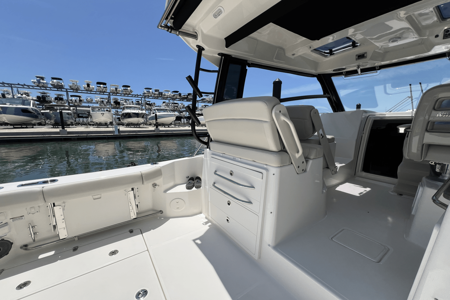 2025 Boston Whaler 325 Conquest Image Thumbnail #13