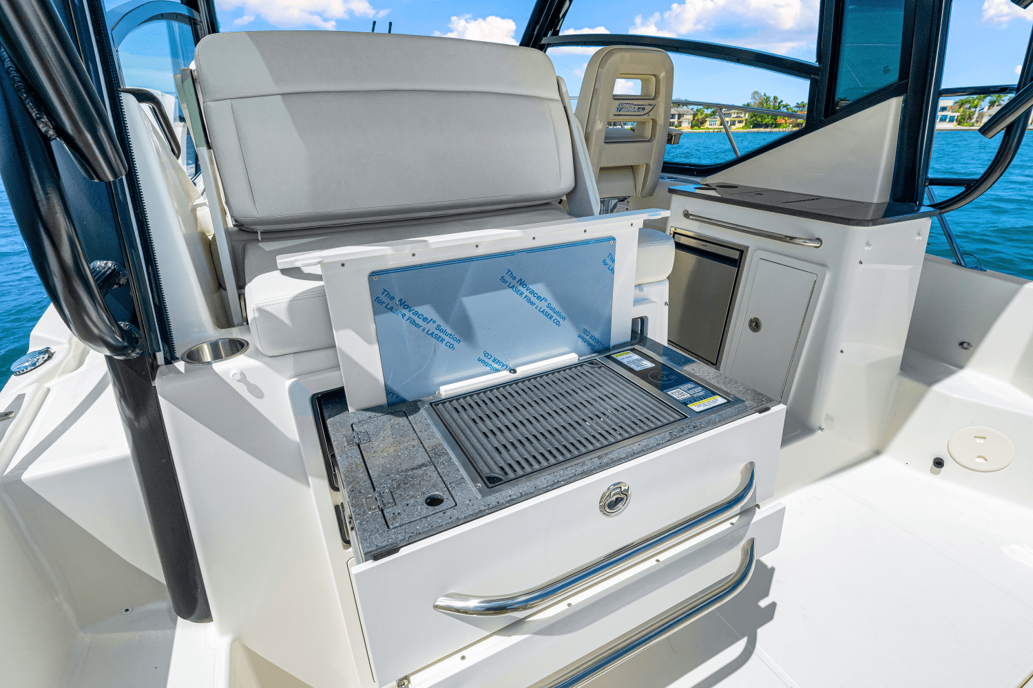 2025 Boston Whaler 325 Conquest Image Thumbnail #24