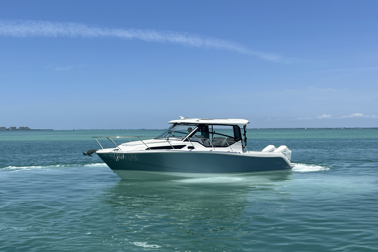 2025 Boston Whaler 325 Conquest Image Thumbnail #9