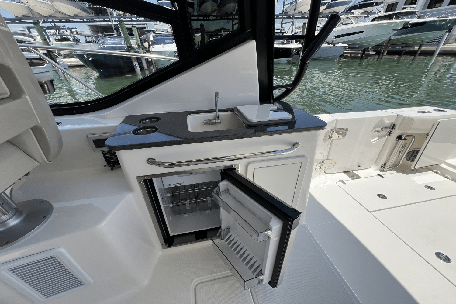 2025 Boston Whaler 325 Conquest Image Thumbnail #20