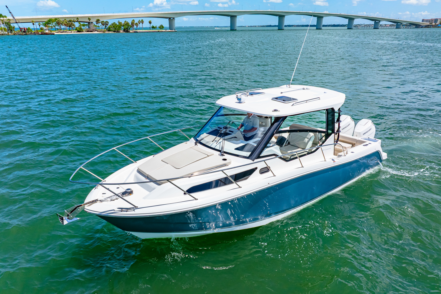 2025 Boston Whaler 325 Conquest Image Thumbnail #11