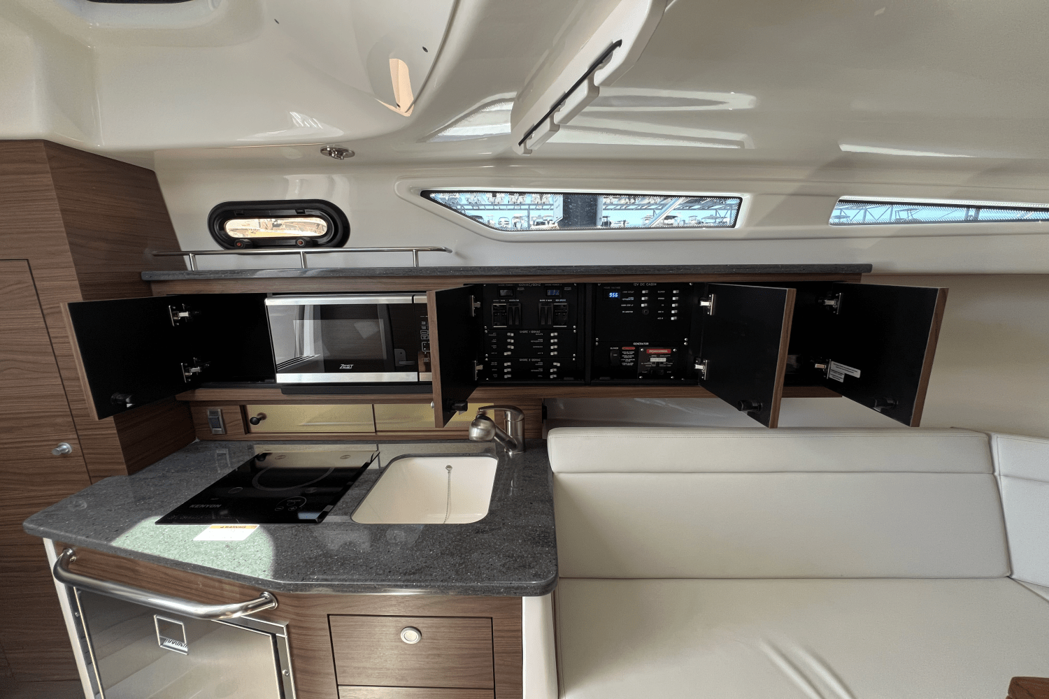 2025 Boston Whaler 325 Conquest Image Thumbnail #34