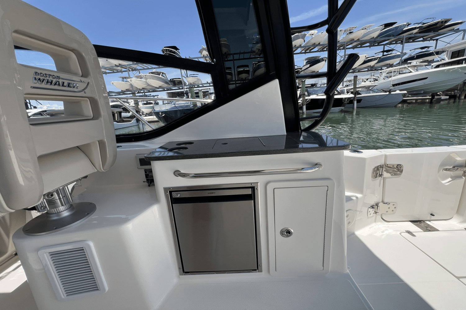 2025 Boston Whaler 325 Conquest Image Thumbnail #19