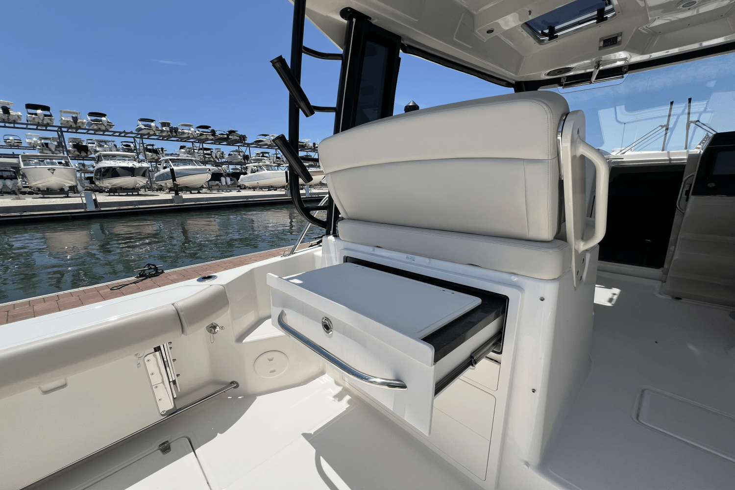 2025 Boston Whaler 325 Conquest Image Thumbnail #14