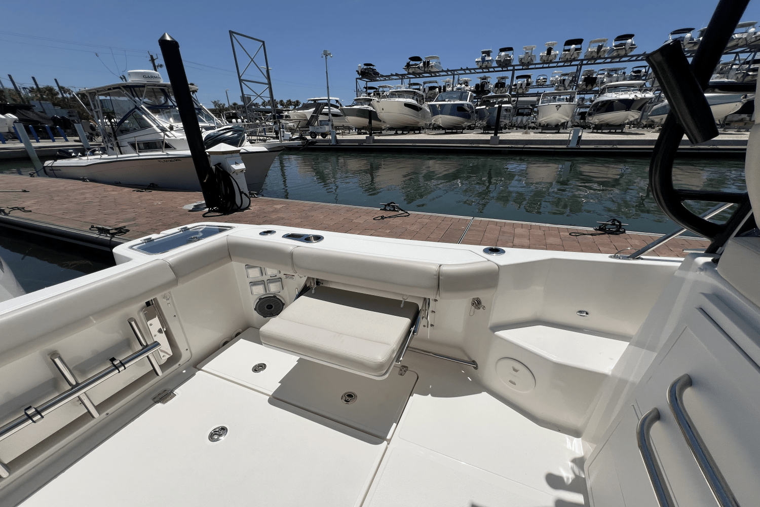 2025 Boston Whaler 325 Conquest Image Thumbnail #15