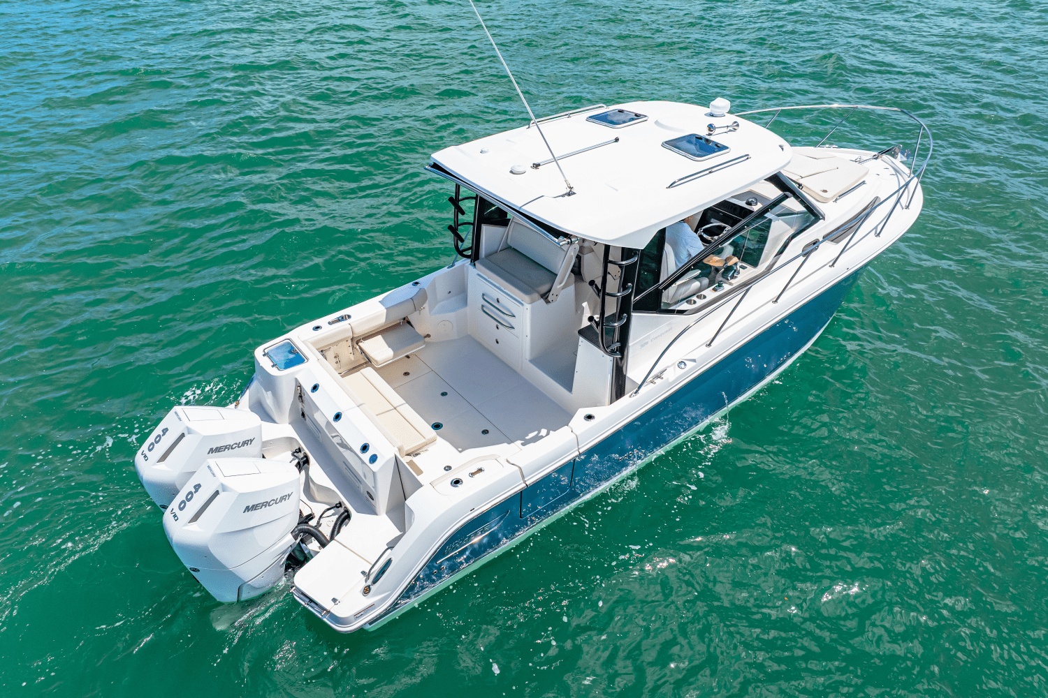 2025 Boston Whaler 325 Conquest Image Thumbnail #3
