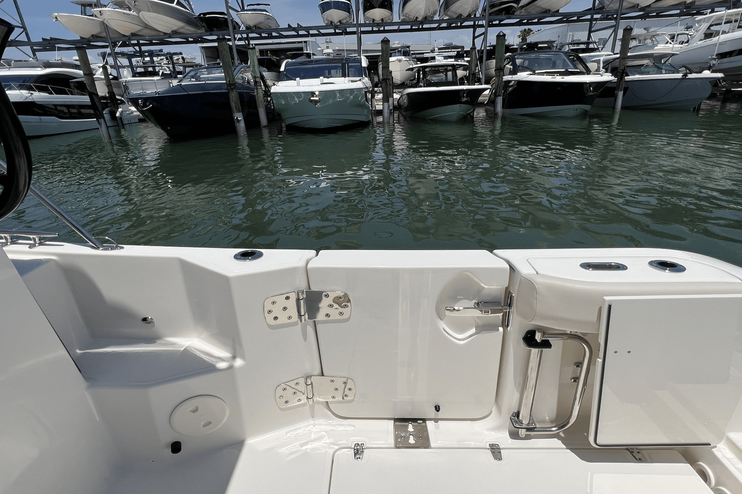2025 Boston Whaler 325 Conquest Image Thumbnail #12