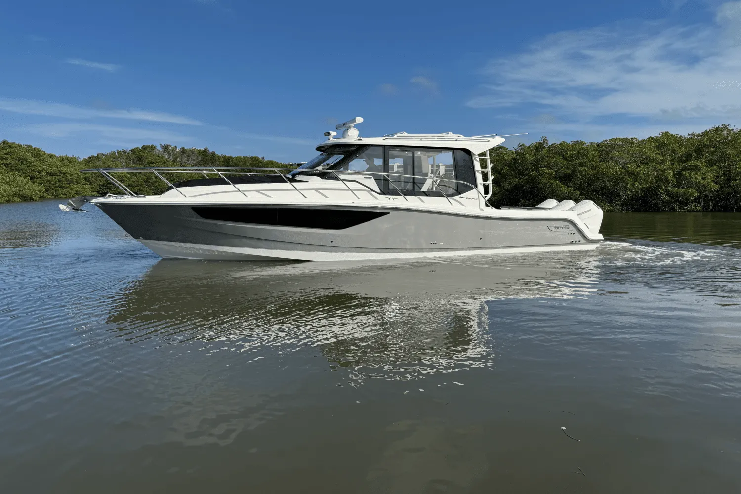 2025 Boston Whaler 365 Conquest Image Thumbnail #5