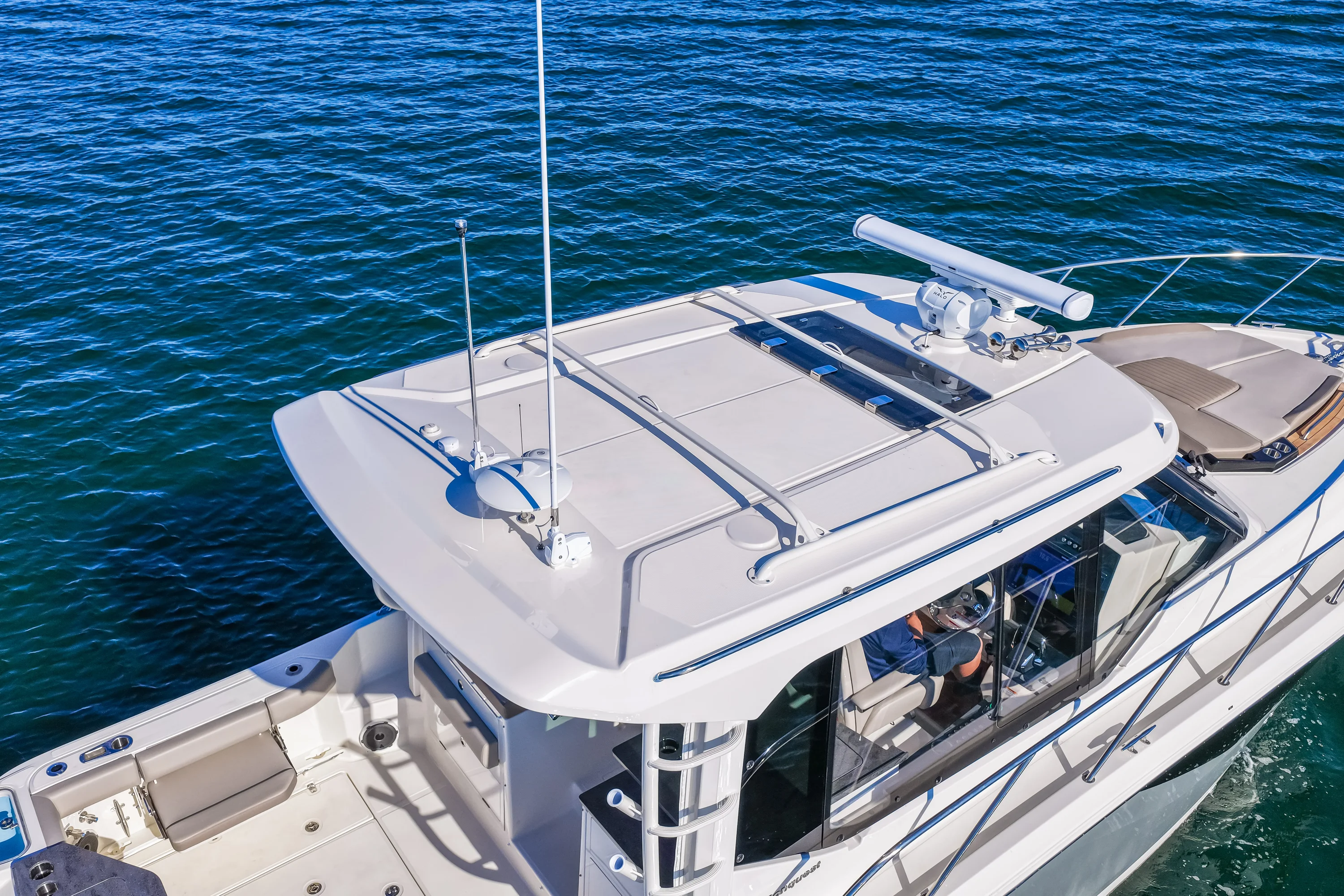 2025 Boston Whaler 365 Conquest Image Thumbnail #16