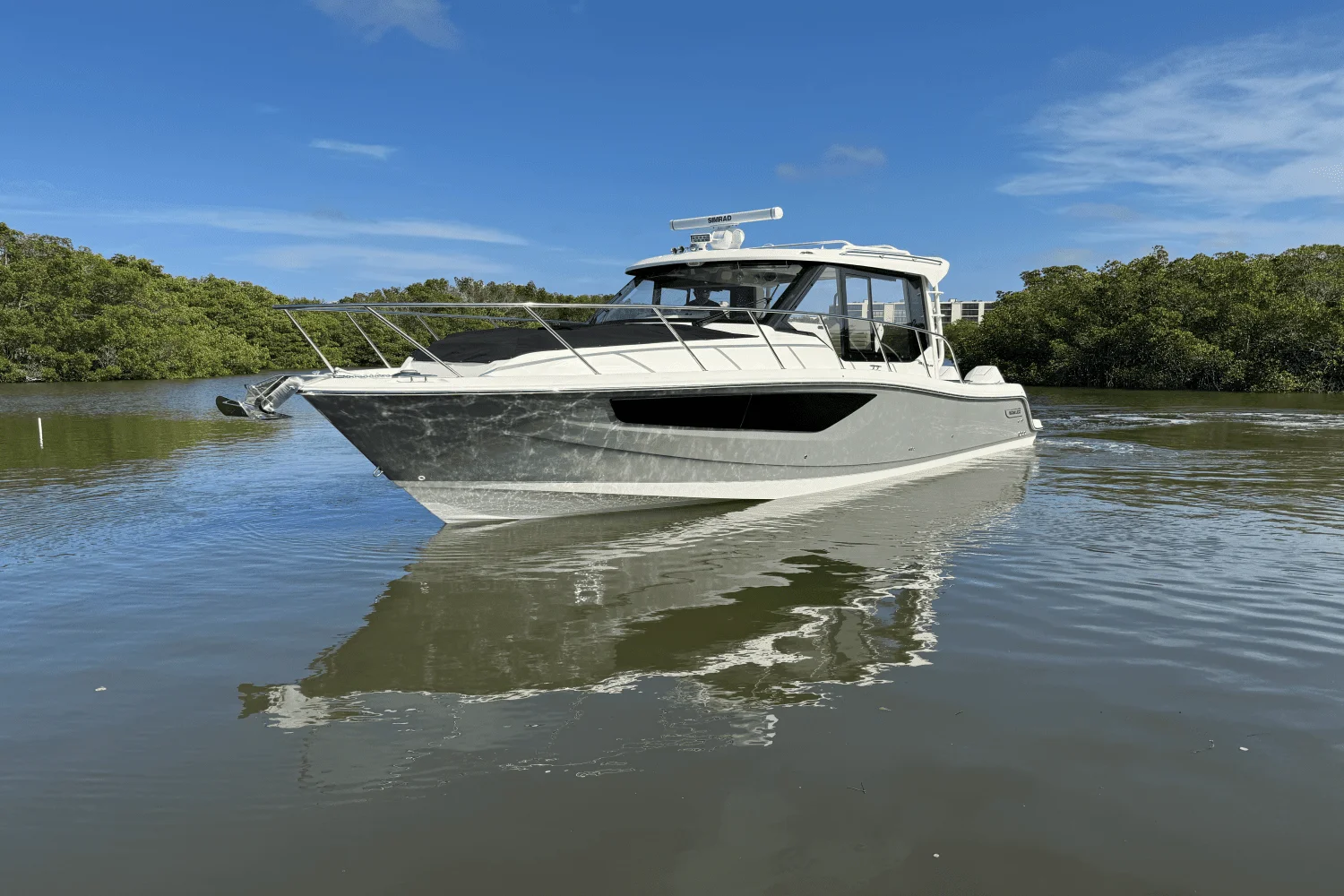 2025 Boston Whaler 365 Conquest Image Thumbnail #9