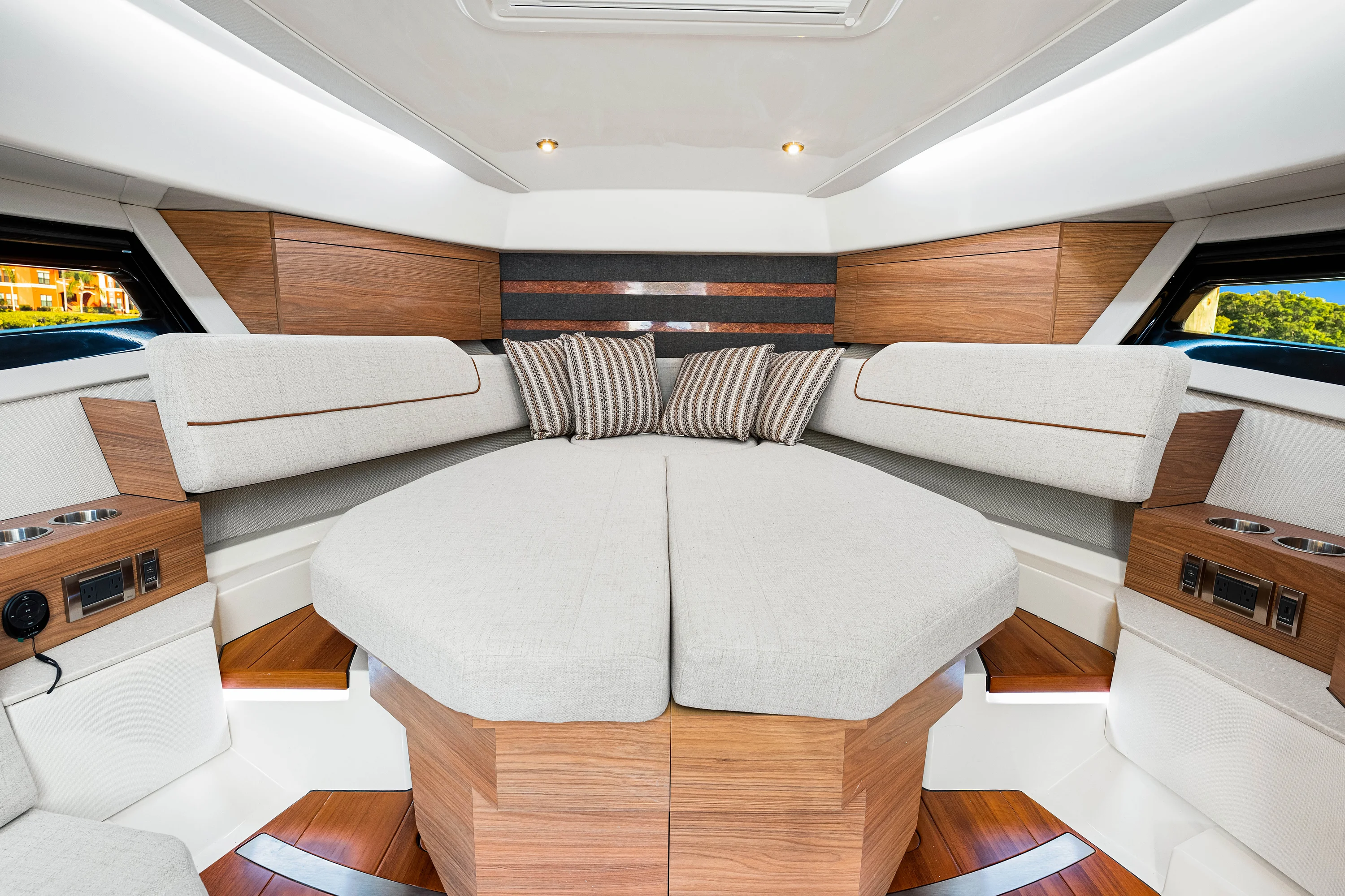 2025 Boston Whaler 365 Conquest Image Thumbnail #66