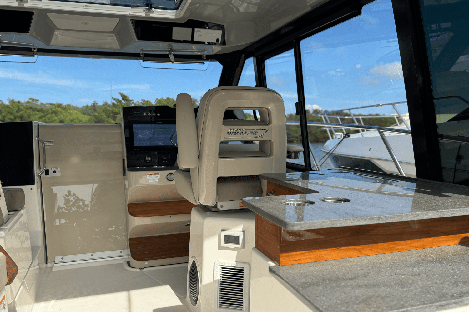 2025 Boston Whaler 365 Conquest Image Thumbnail #23