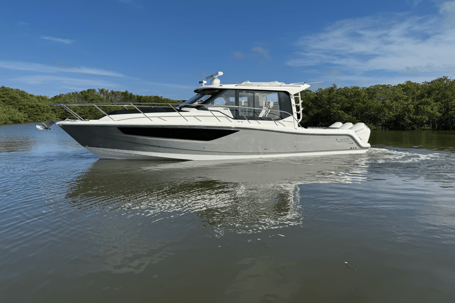 2025 Boston Whaler 365 Conquest Image Thumbnail #5