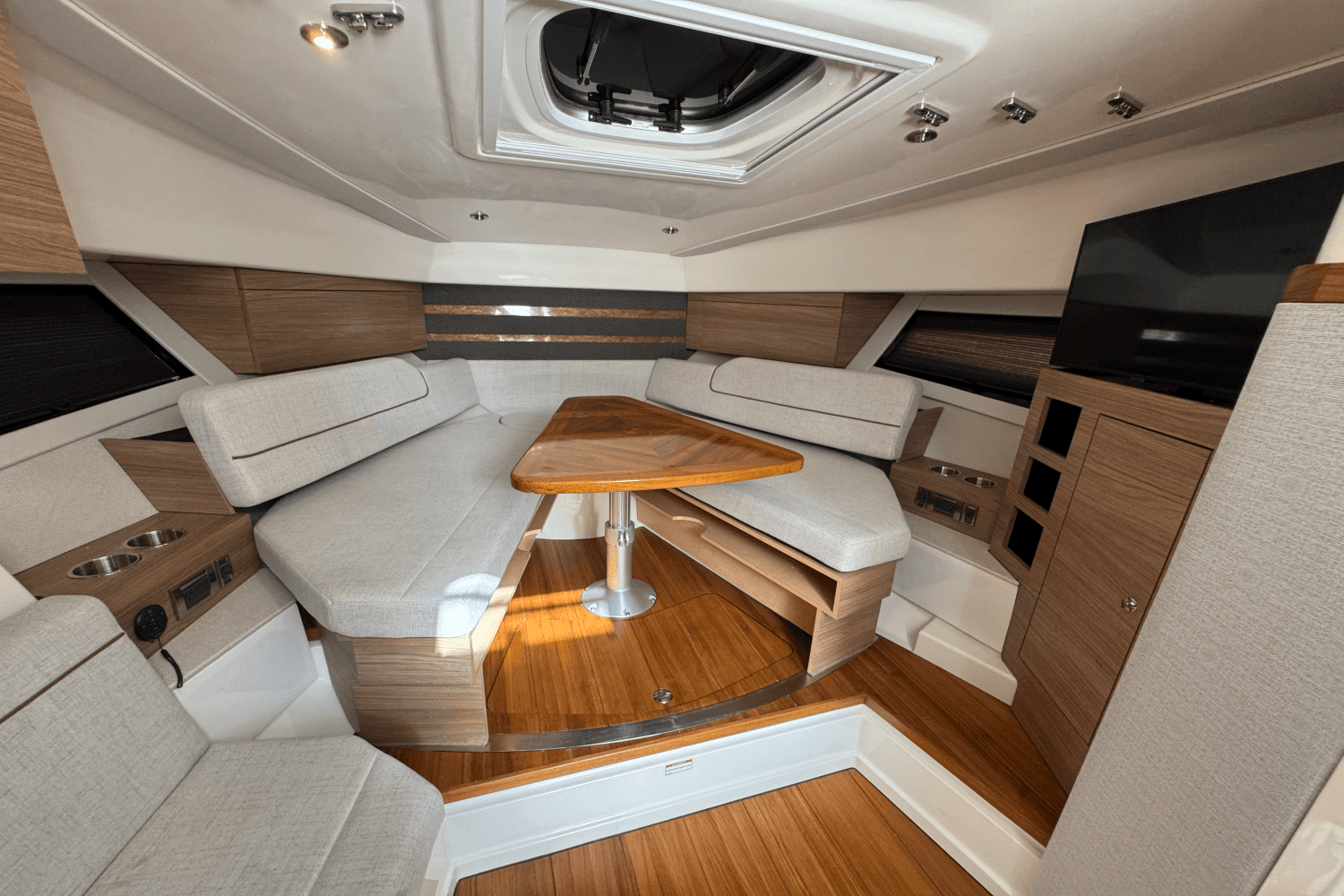 2025 Boston Whaler 365 Conquest Image Thumbnail #40