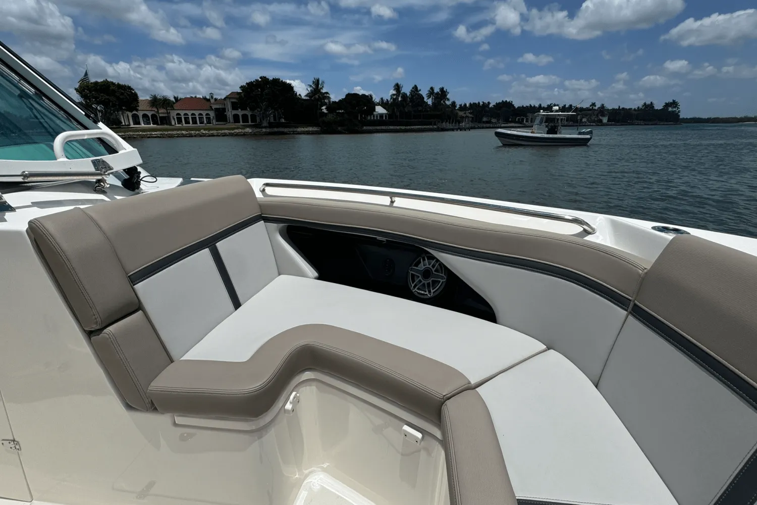 2025 Boston Whaler 330 Vantage Image Thumbnail #69