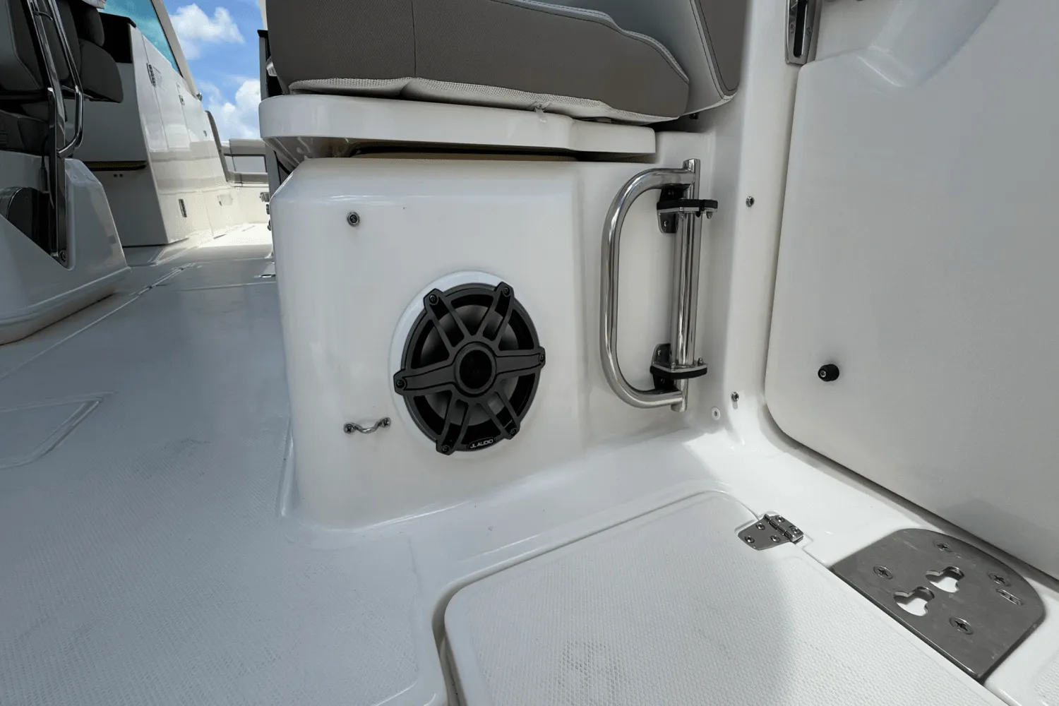 2025 Boston Whaler 330 Vantage Image Thumbnail #74