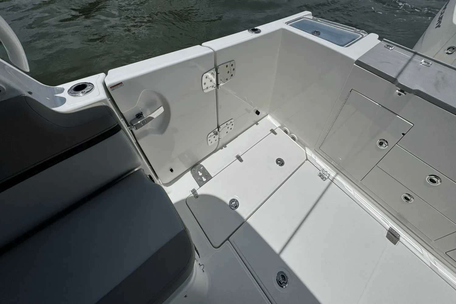2025 Boston Whaler 330 Vantage Image Thumbnail #38
