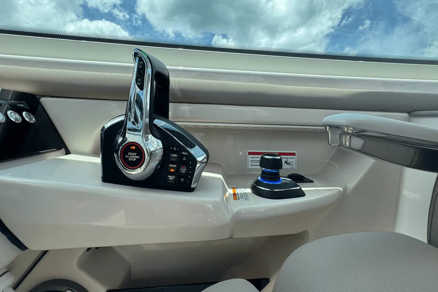 2025 Boston Whaler 330 Vantage Image Thumbnail #62