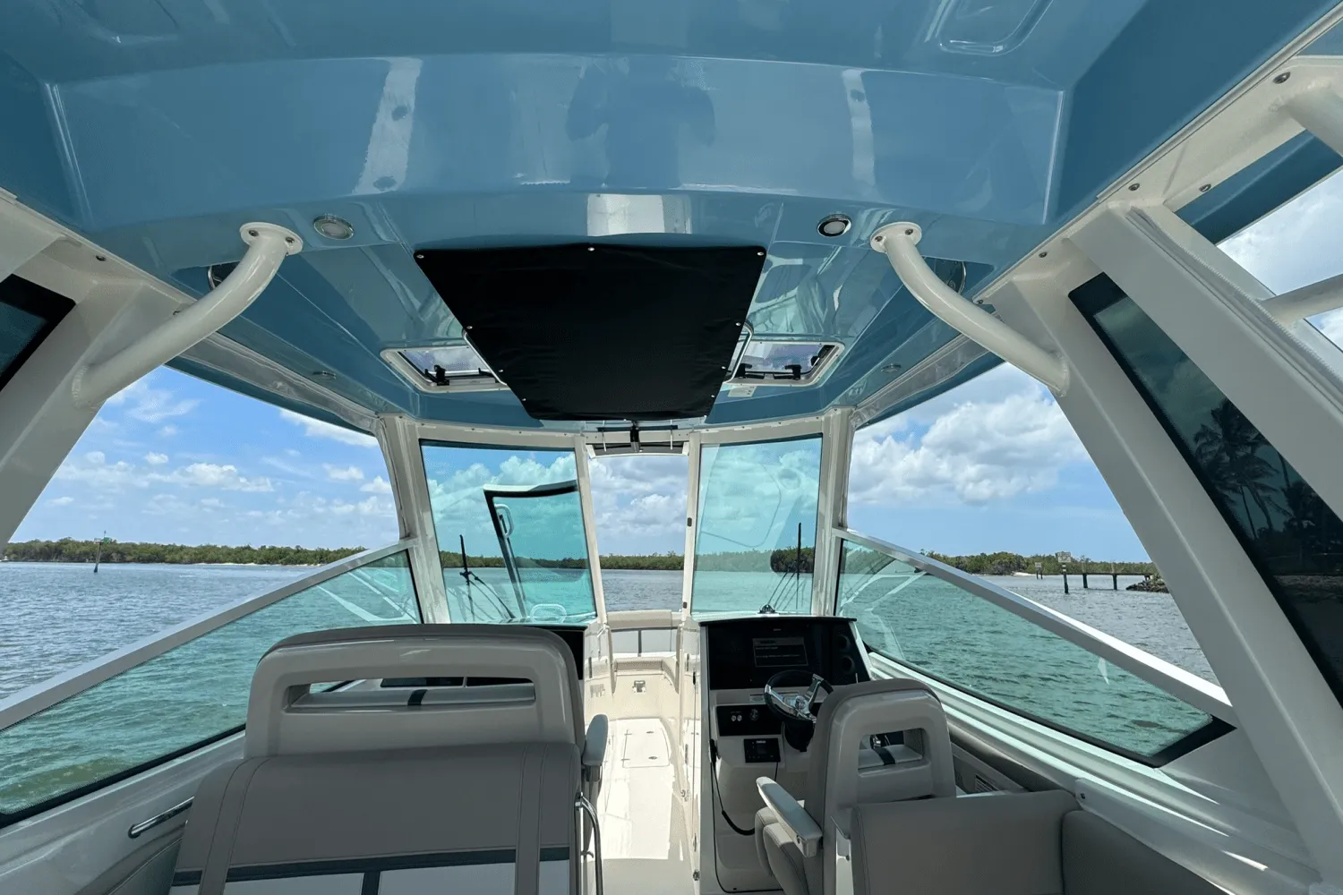 2025 Boston Whaler 330 Vantage Image Thumbnail #63