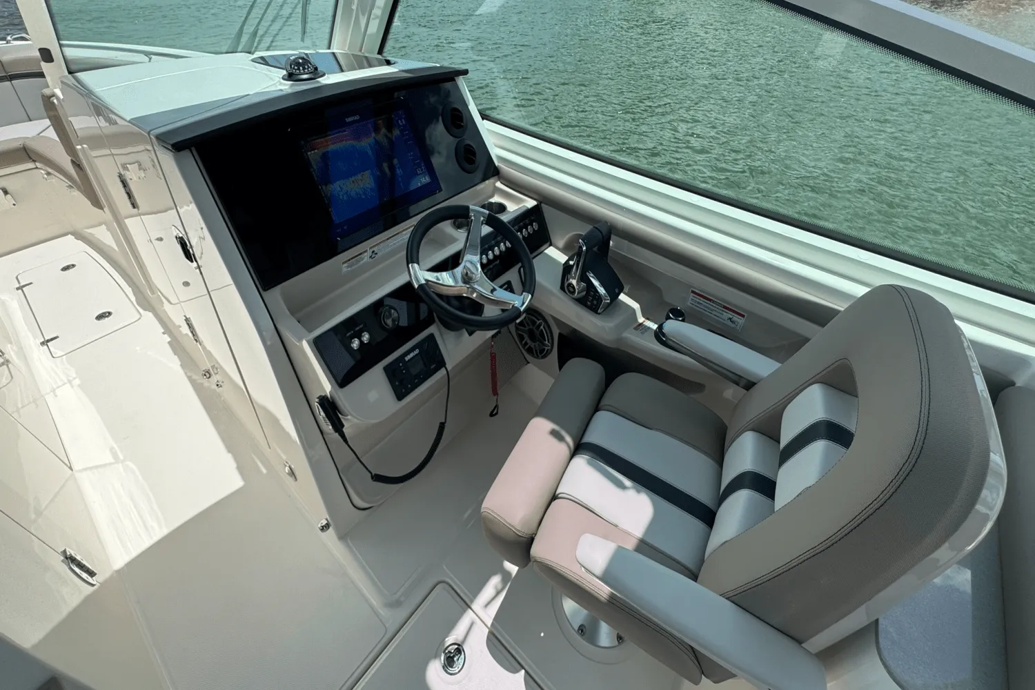 2025 Boston Whaler 330 Vantage Image Thumbnail #56