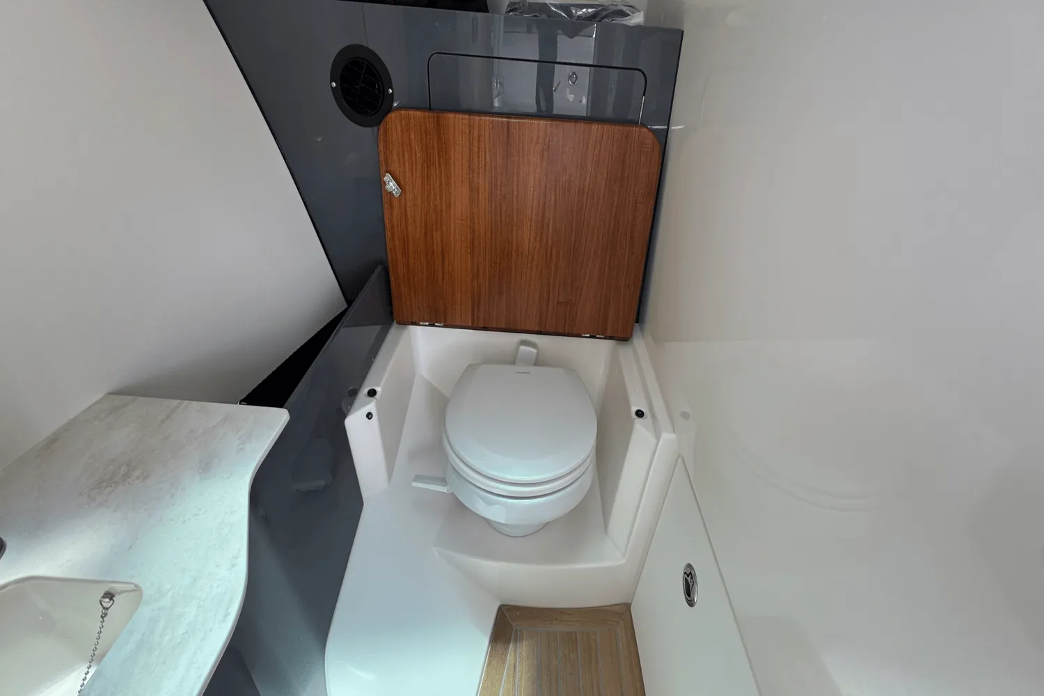 2025 Boston Whaler 330 Vantage Image Thumbnail #54