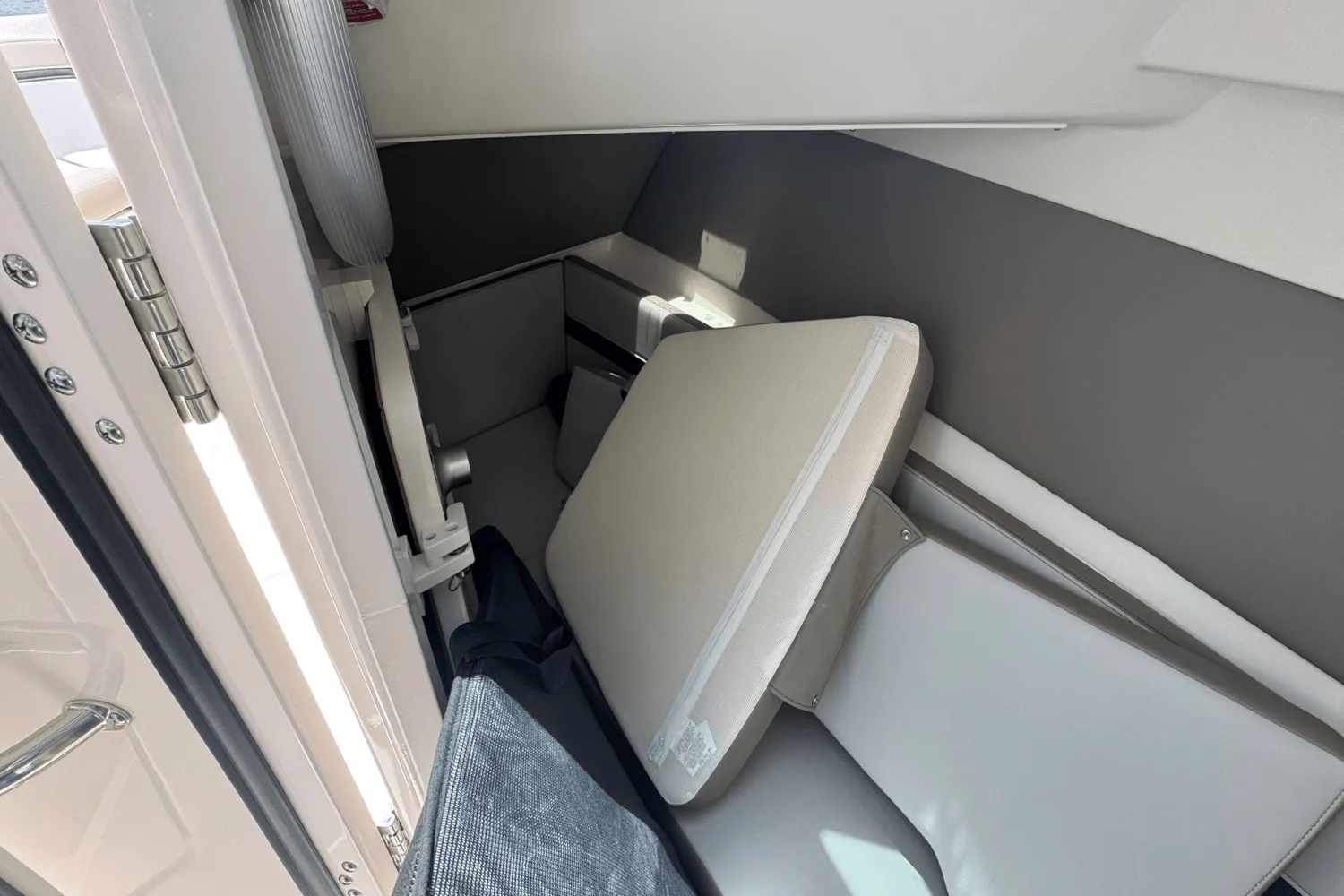 2025 Boston Whaler 330 Vantage Image Thumbnail #66