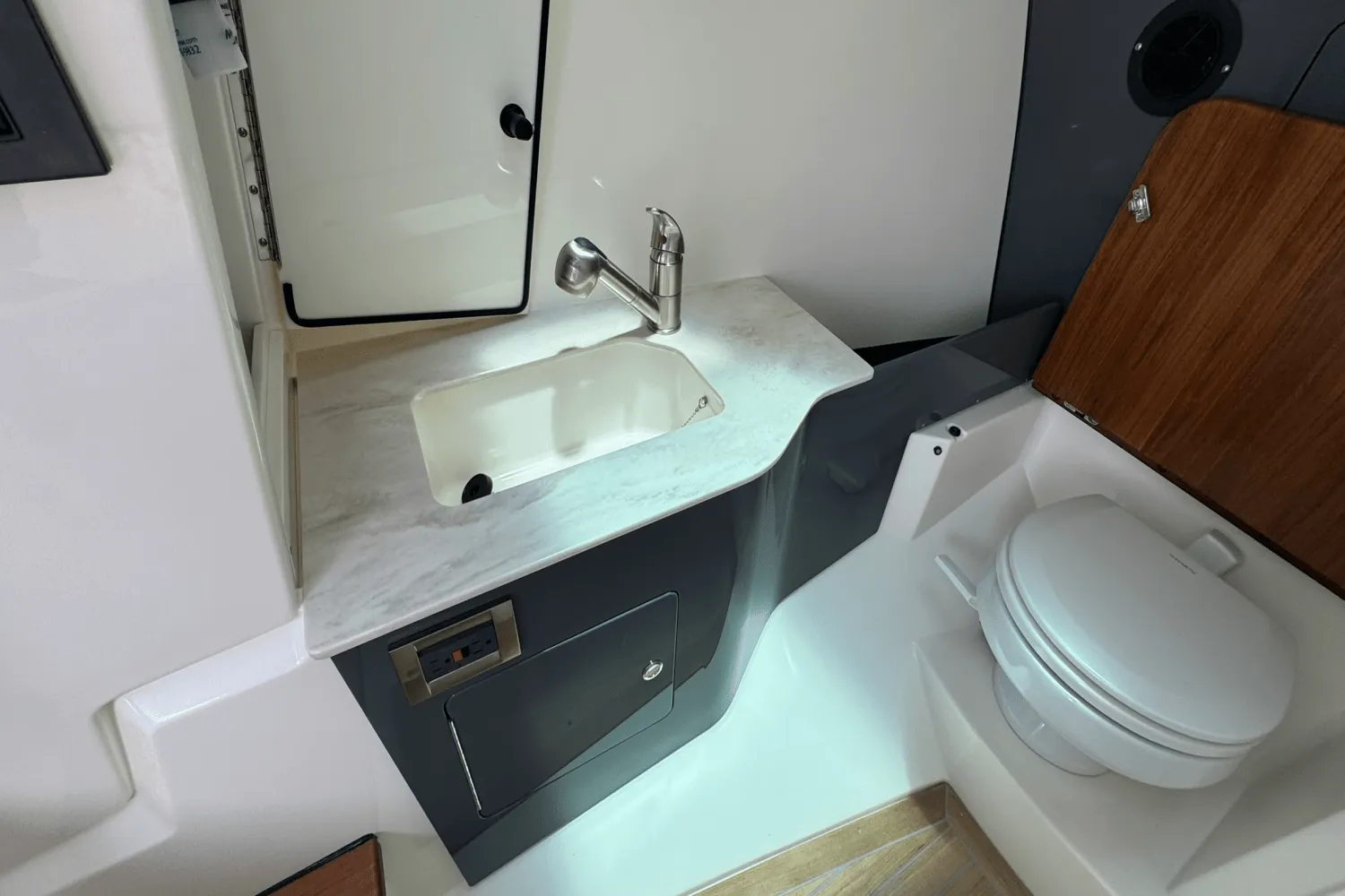 2025 Boston Whaler 330 Vantage Image Thumbnail #53