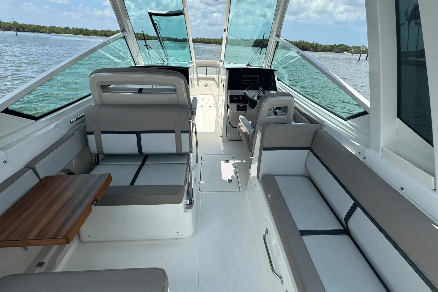 2025 Boston Whaler 330 Vantage Image Thumbnail #48