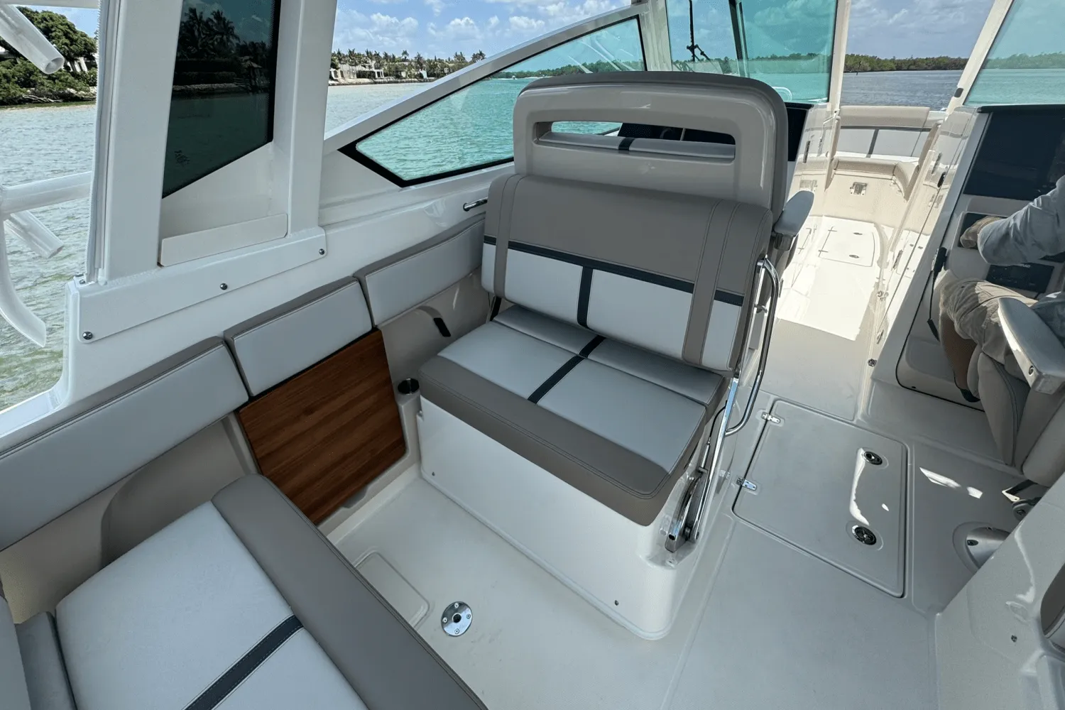 2025 Boston Whaler 330 Vantage Image Thumbnail #44