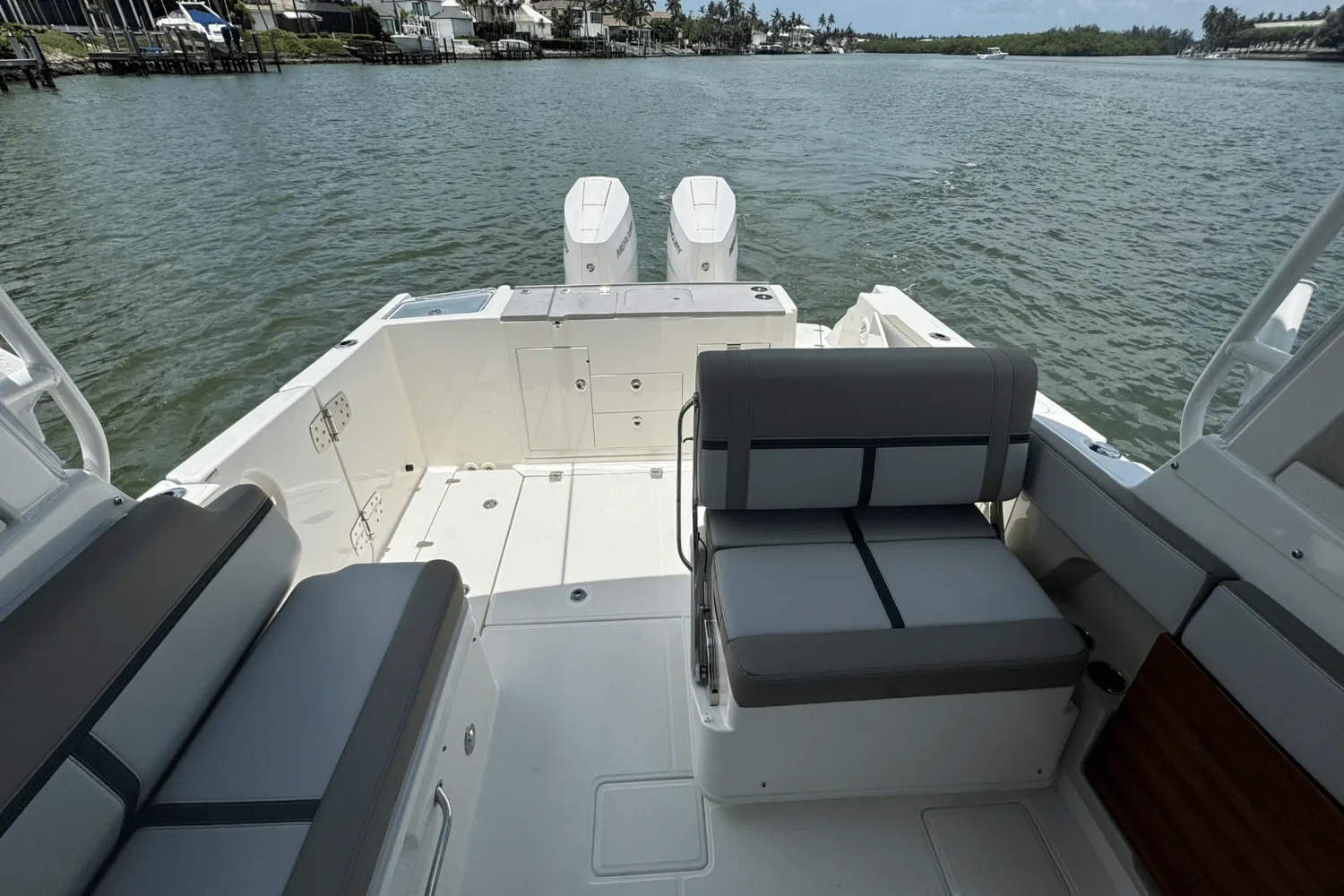 2025 Boston Whaler 330 Vantage Image Thumbnail #42
