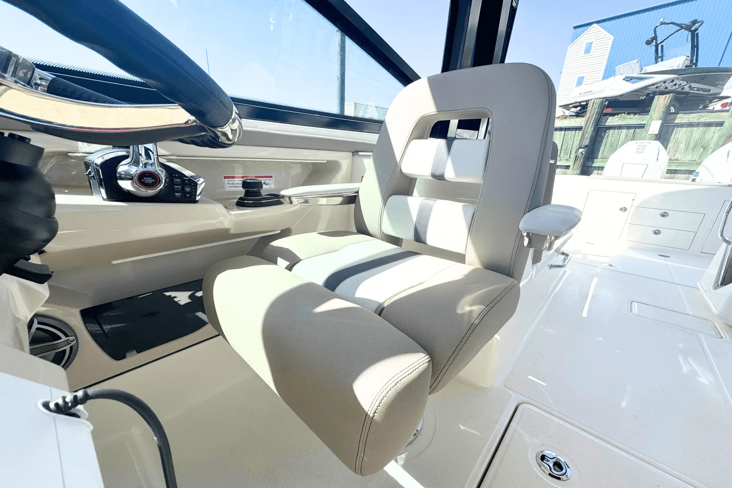 2025 Boston Whaler 330 Vantage Image Thumbnail #6