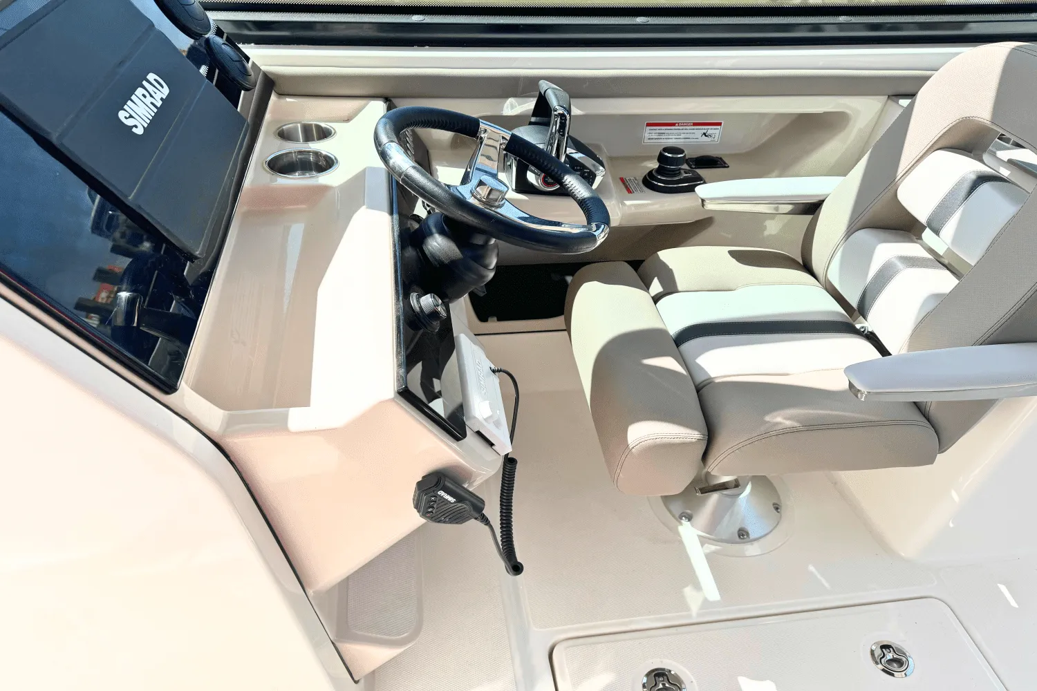 2025 Boston Whaler 330 Vantage Image Thumbnail #7