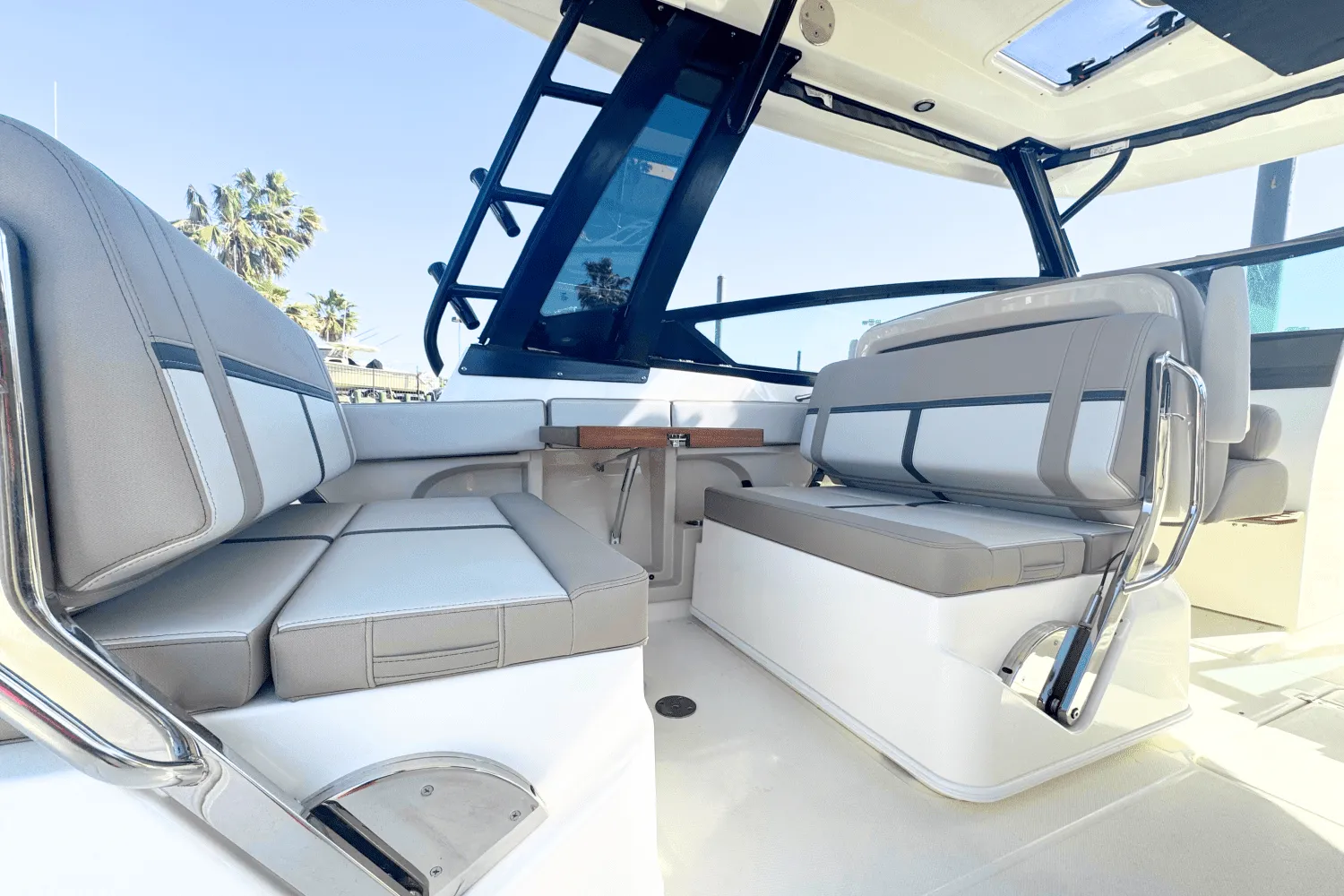 2025 Boston Whaler 330 Vantage Image Thumbnail #1