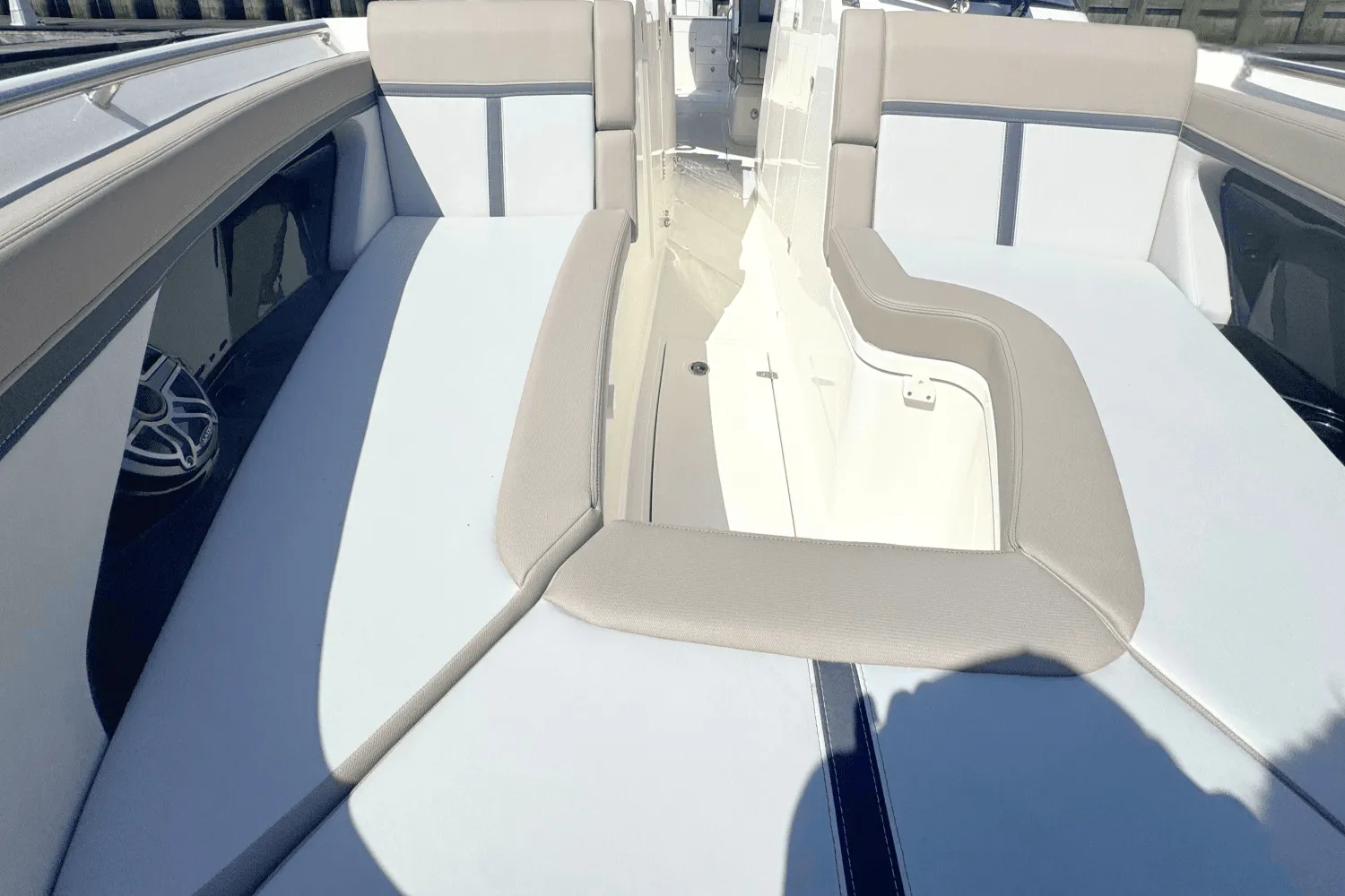 2025 Boston Whaler 330 Vantage Image Thumbnail #8