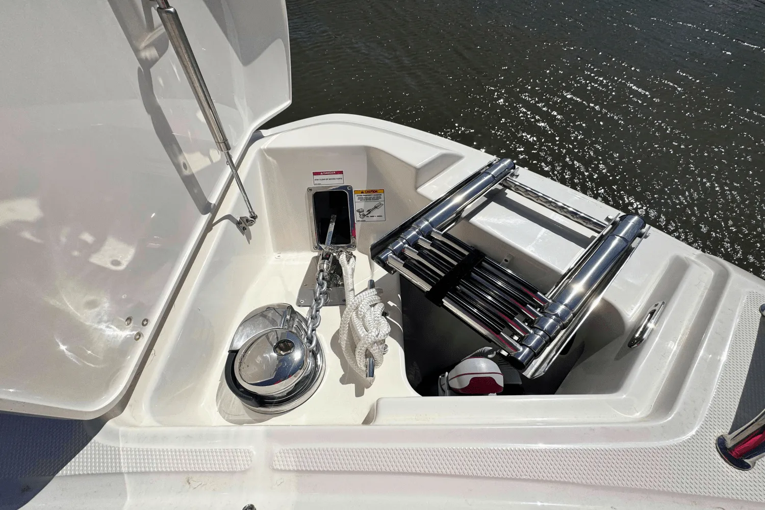 2025 Boston Whaler 330 Vantage Image Thumbnail #10