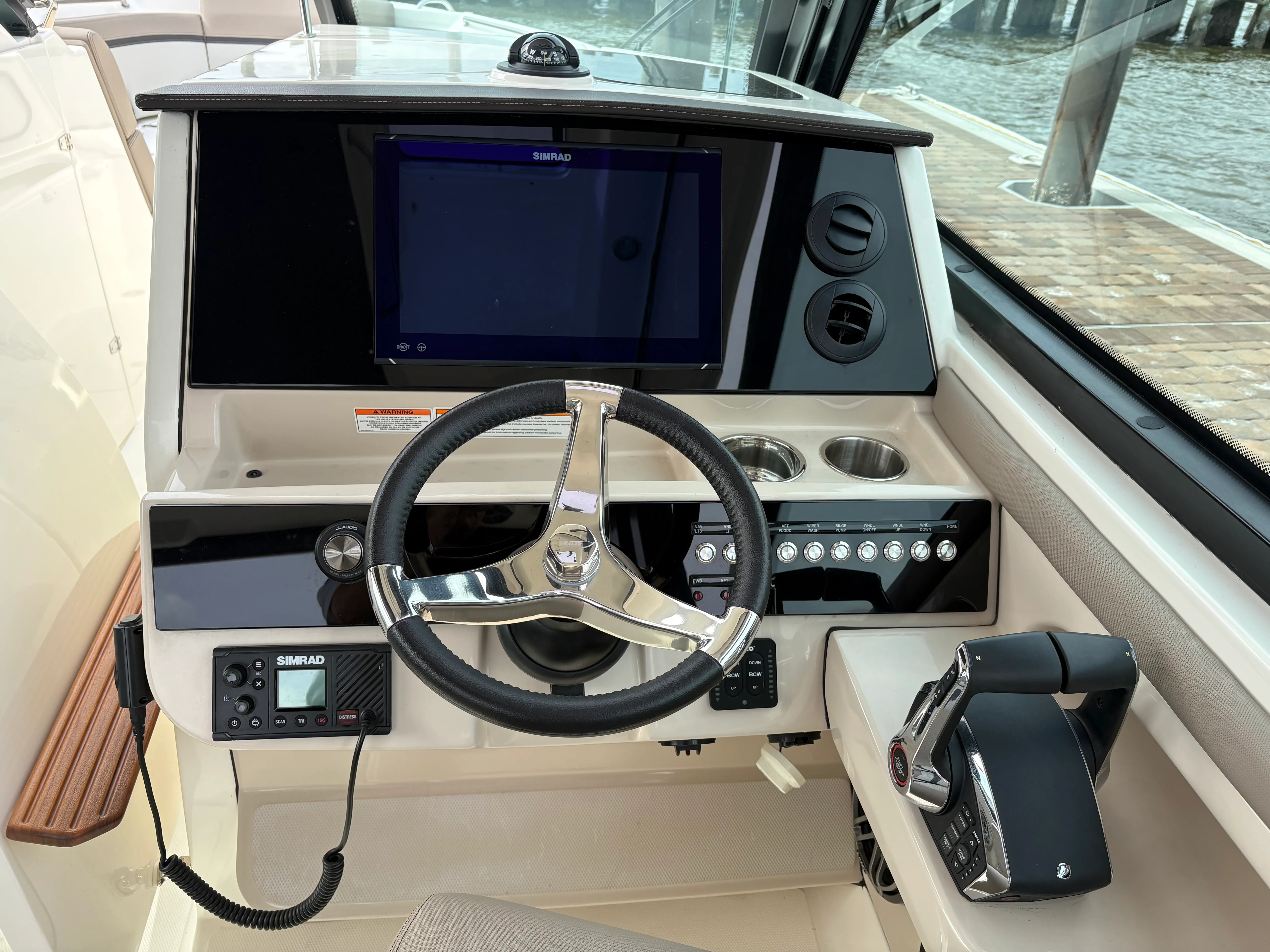 2025 Boston Whaler 330 Vantage Image Thumbnail #22