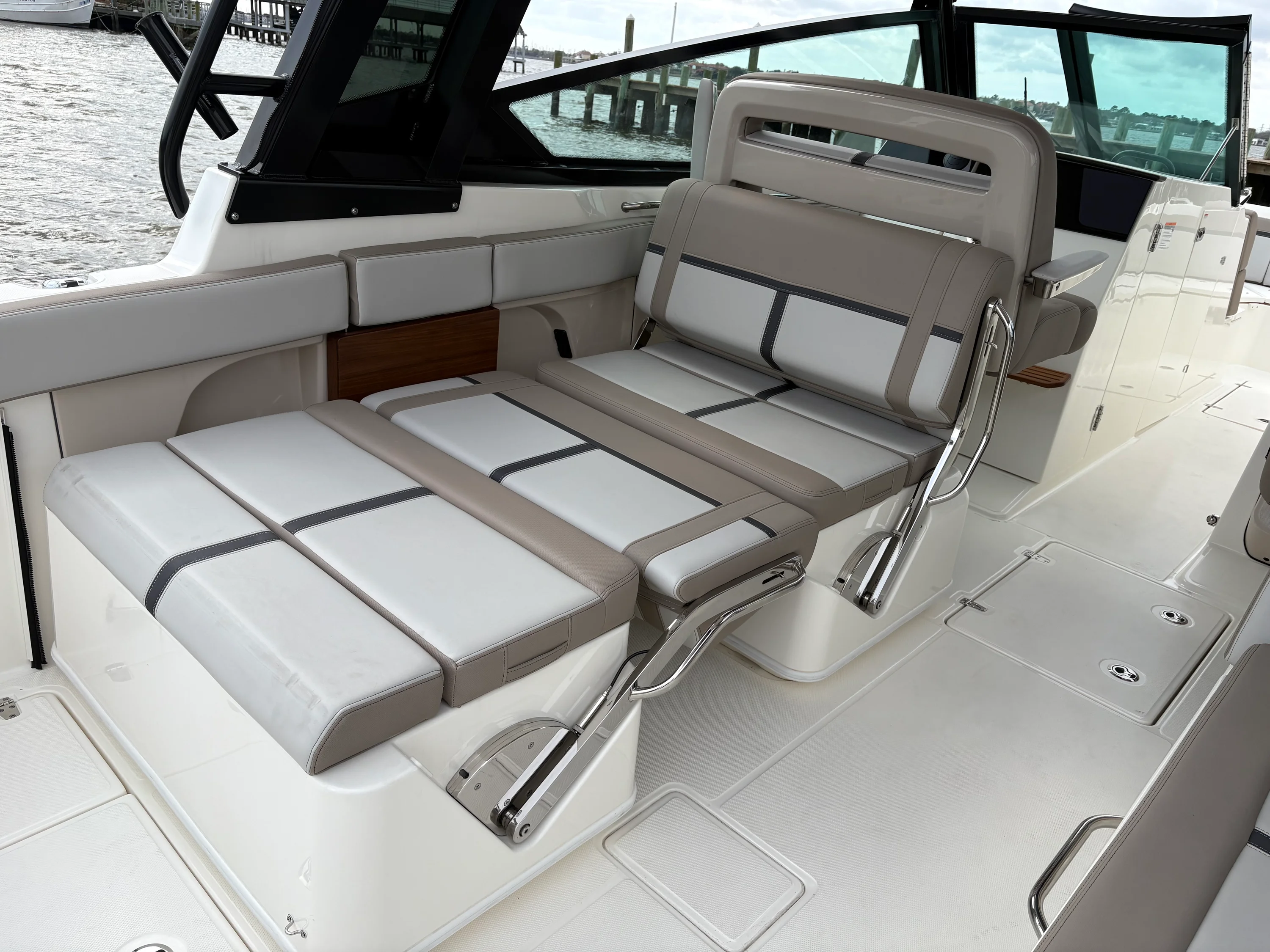 2025 Boston Whaler 330 Vantage Image Thumbnail #13