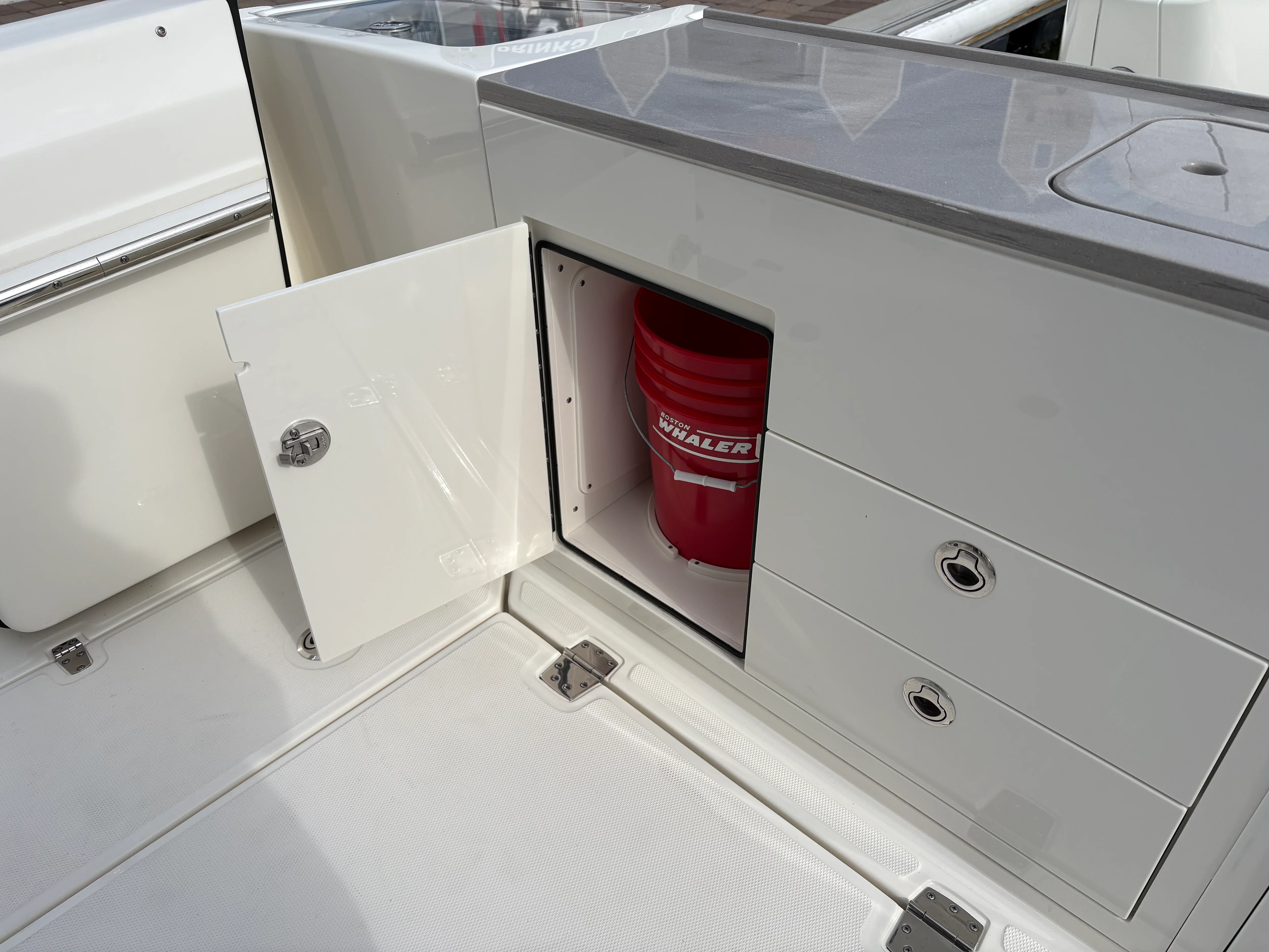 2025 Boston Whaler 330 Vantage Image Thumbnail #25