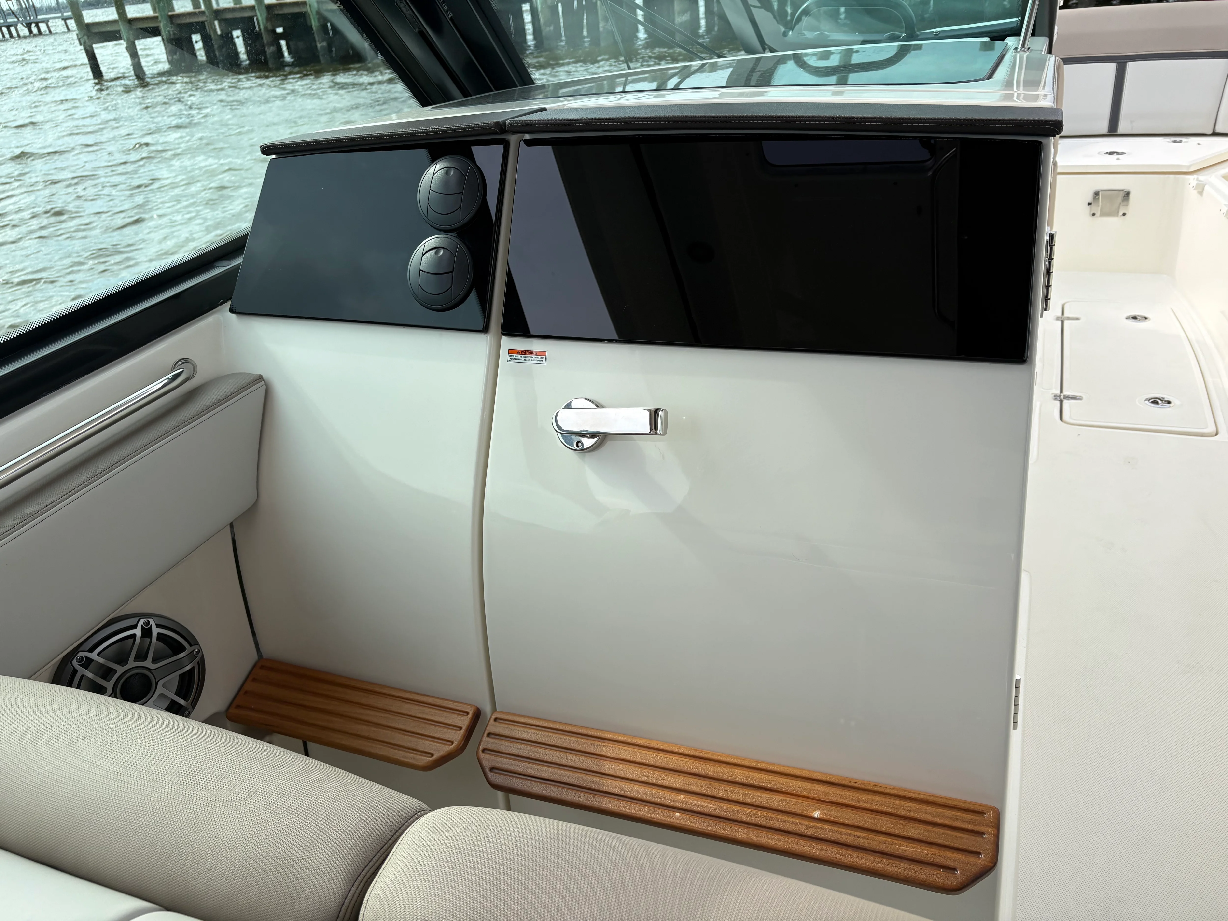 2025 Boston Whaler 330 Vantage Image Thumbnail #23