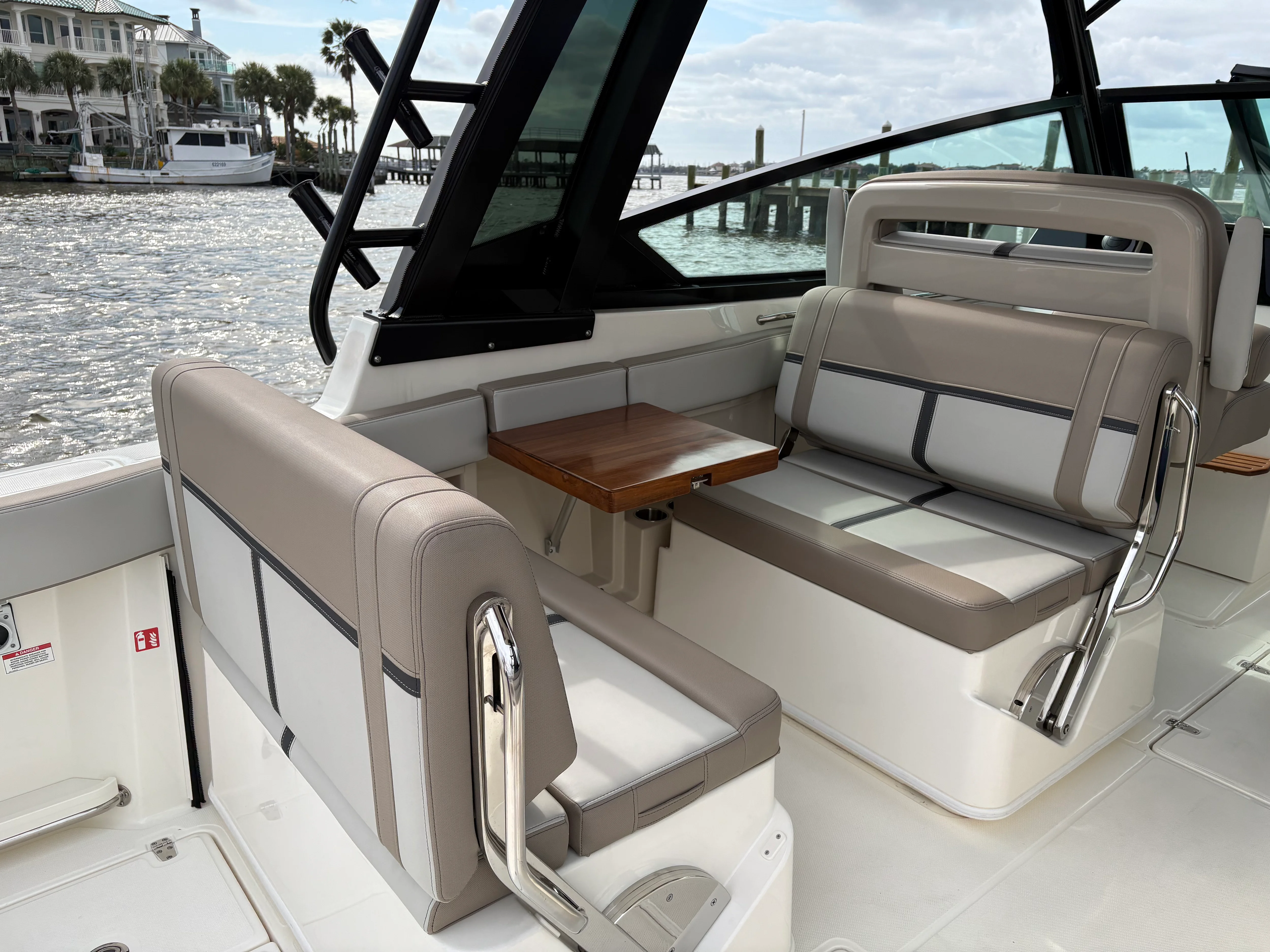 2025 Boston Whaler 330 Vantage Image Thumbnail #28