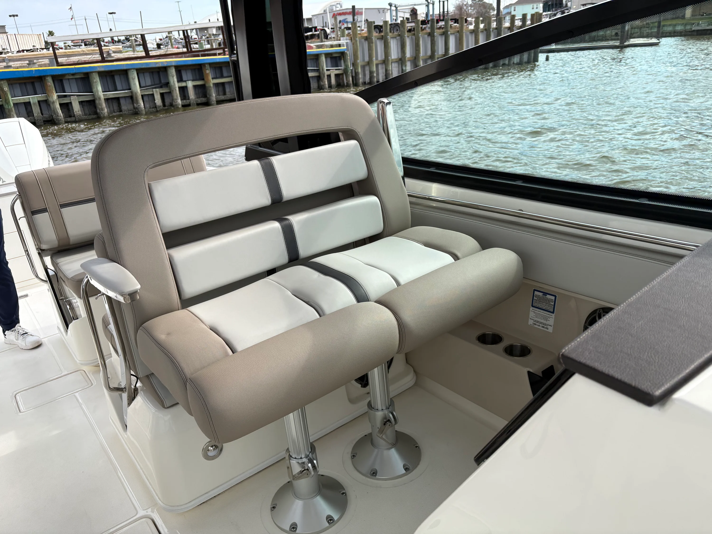 2025 Boston Whaler 330 Vantage Image Thumbnail #24