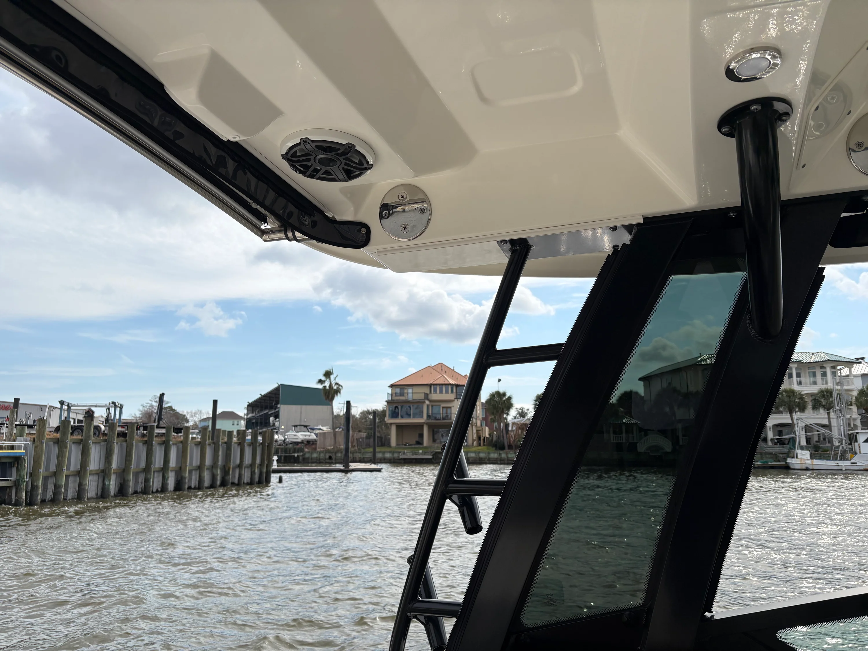 2025 Boston Whaler 330 Vantage Image Thumbnail #20