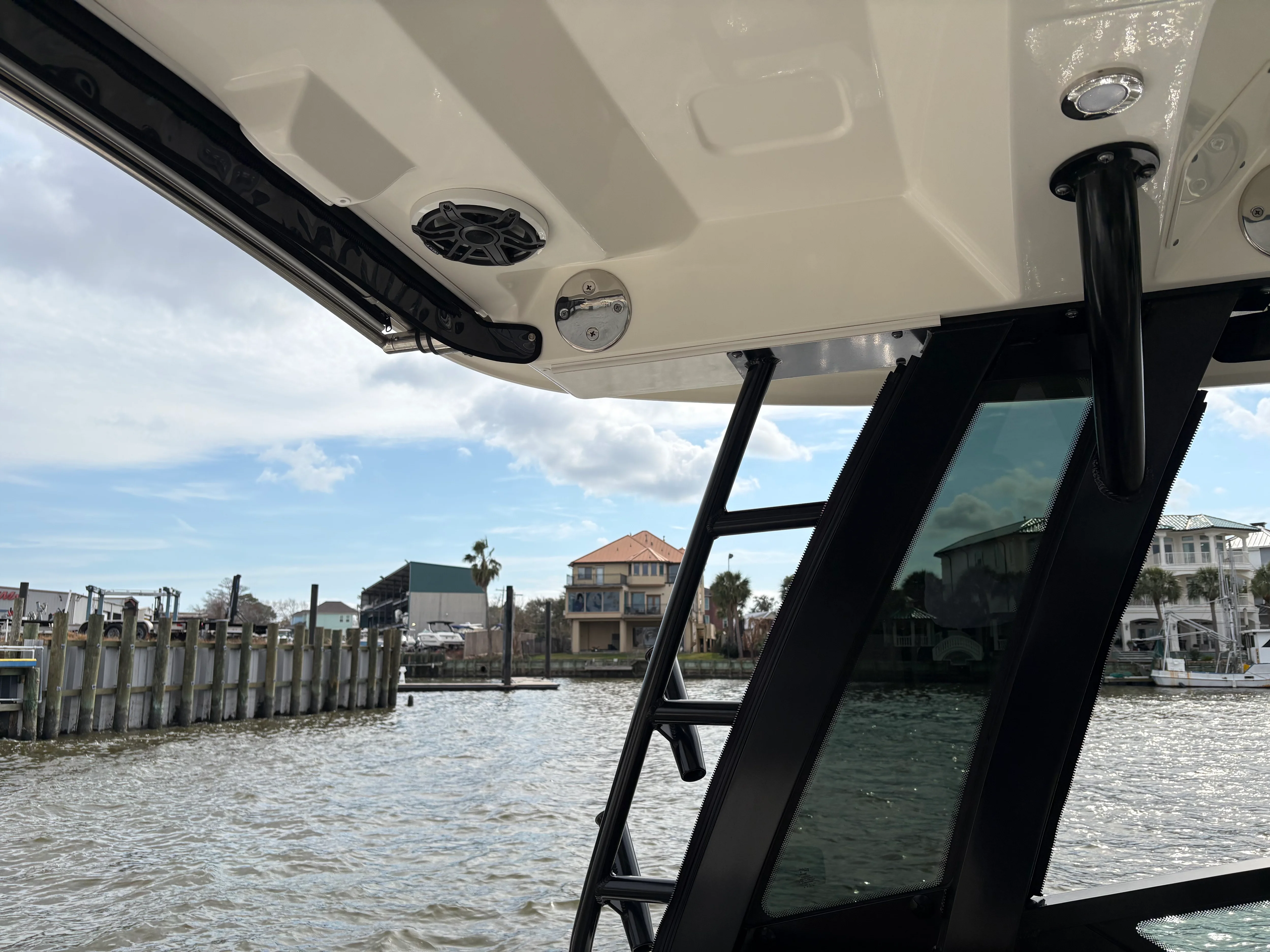 2025 Boston Whaler 330 Vantage Image Thumbnail #20