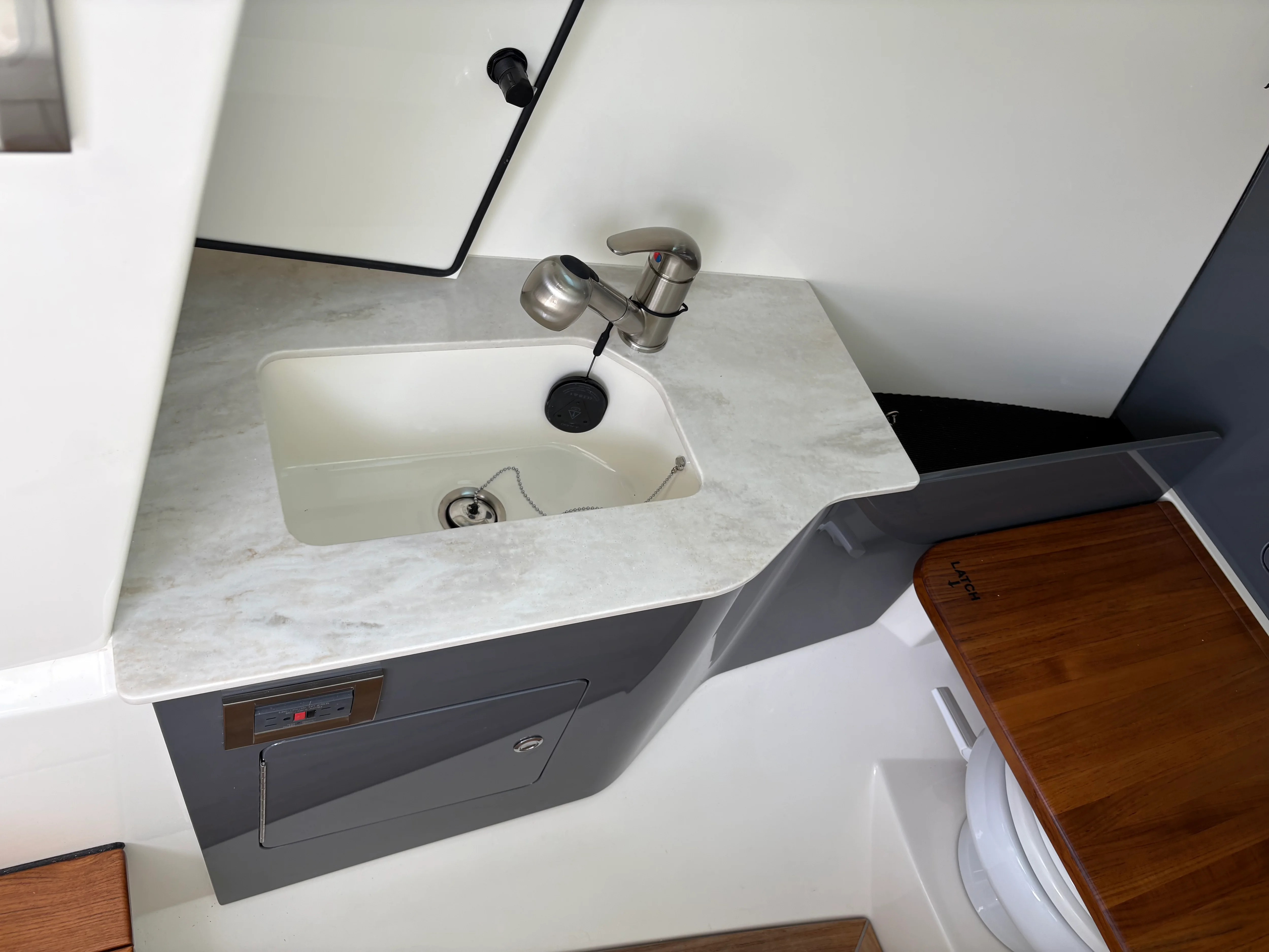 2025 Boston Whaler 330 Vantage Image Thumbnail #16